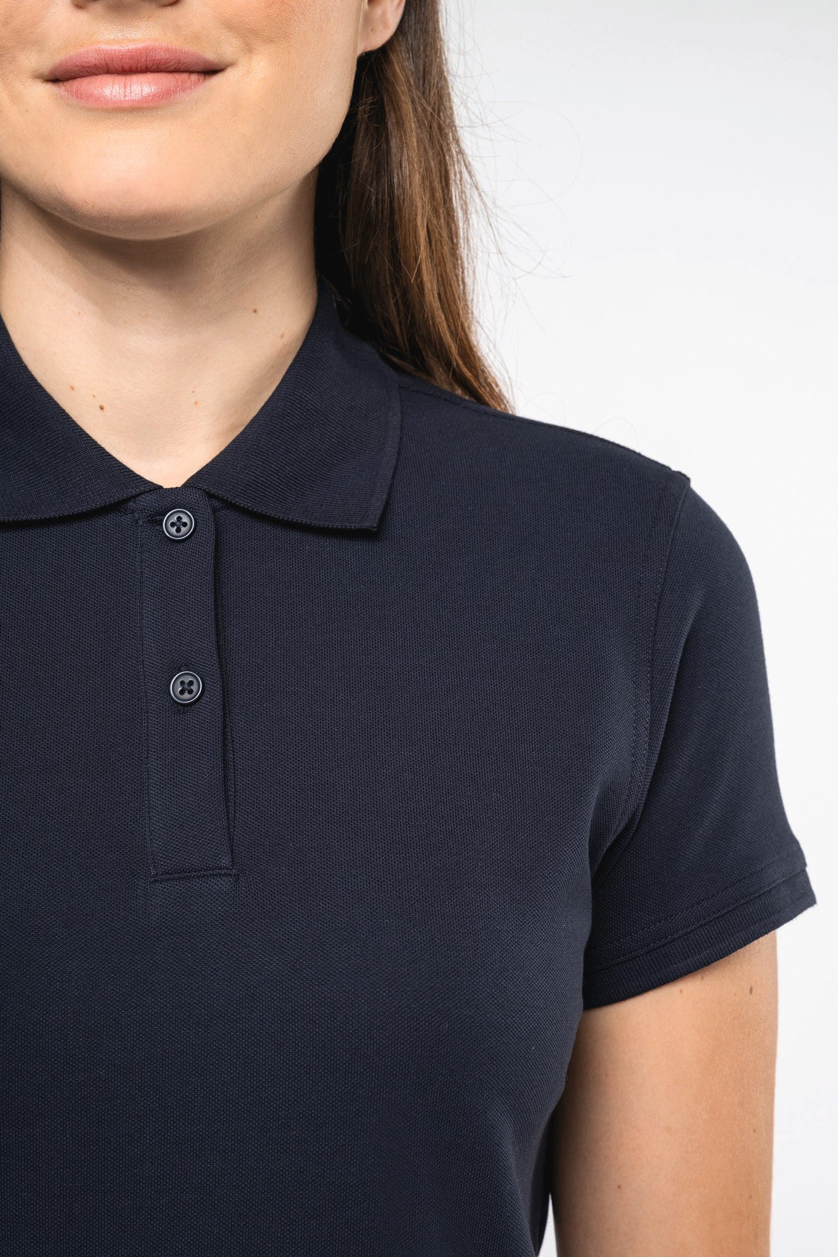 Polo piqué manches courtes femme en situation