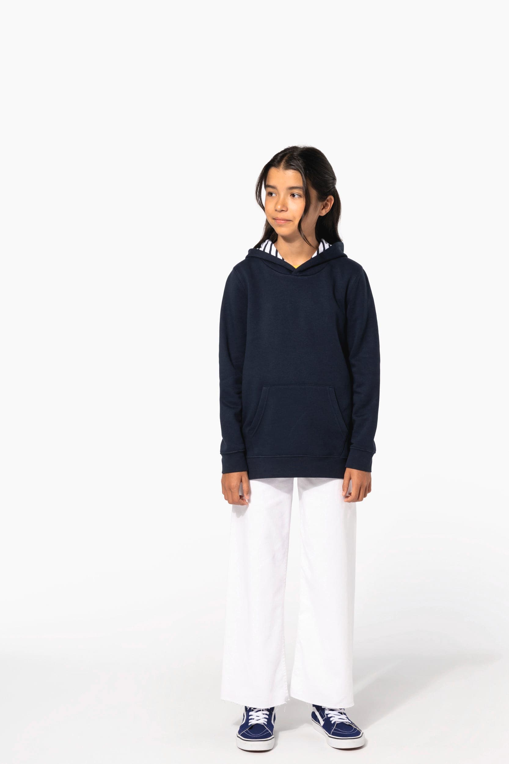 Sweat-shirt à capuche contrastée à motifs enfant unisexe en situation