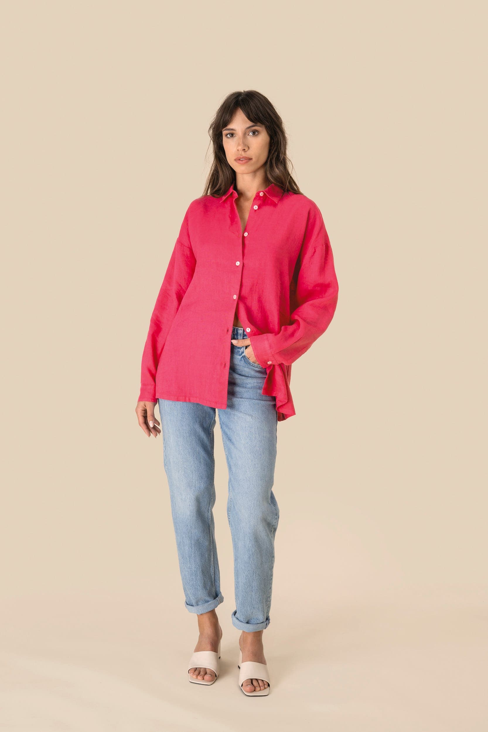 Chemise oversize en lin femme en situation