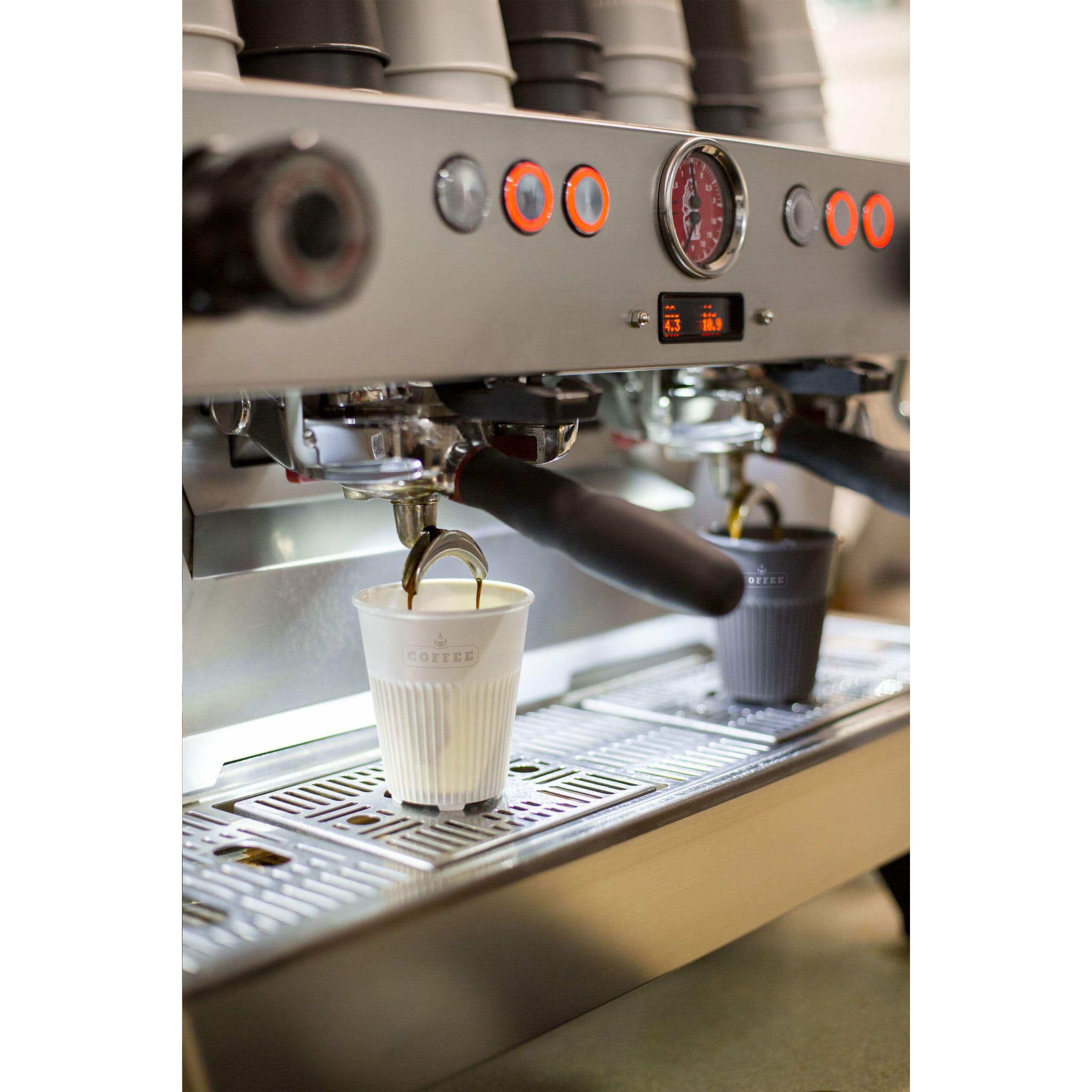 Mug Circular&Co réutilisable couvercle 340 ml en situation