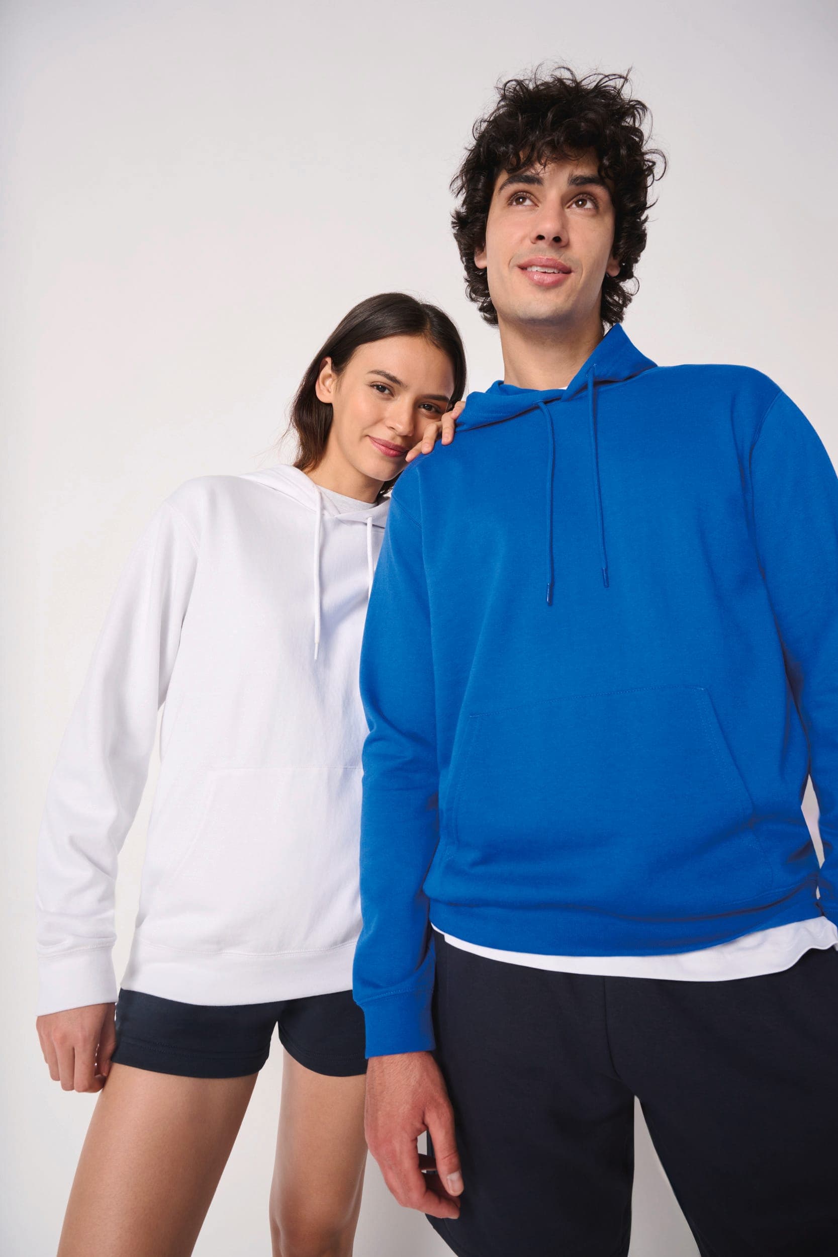 Sweat-shirt à capuche unisexe en situation