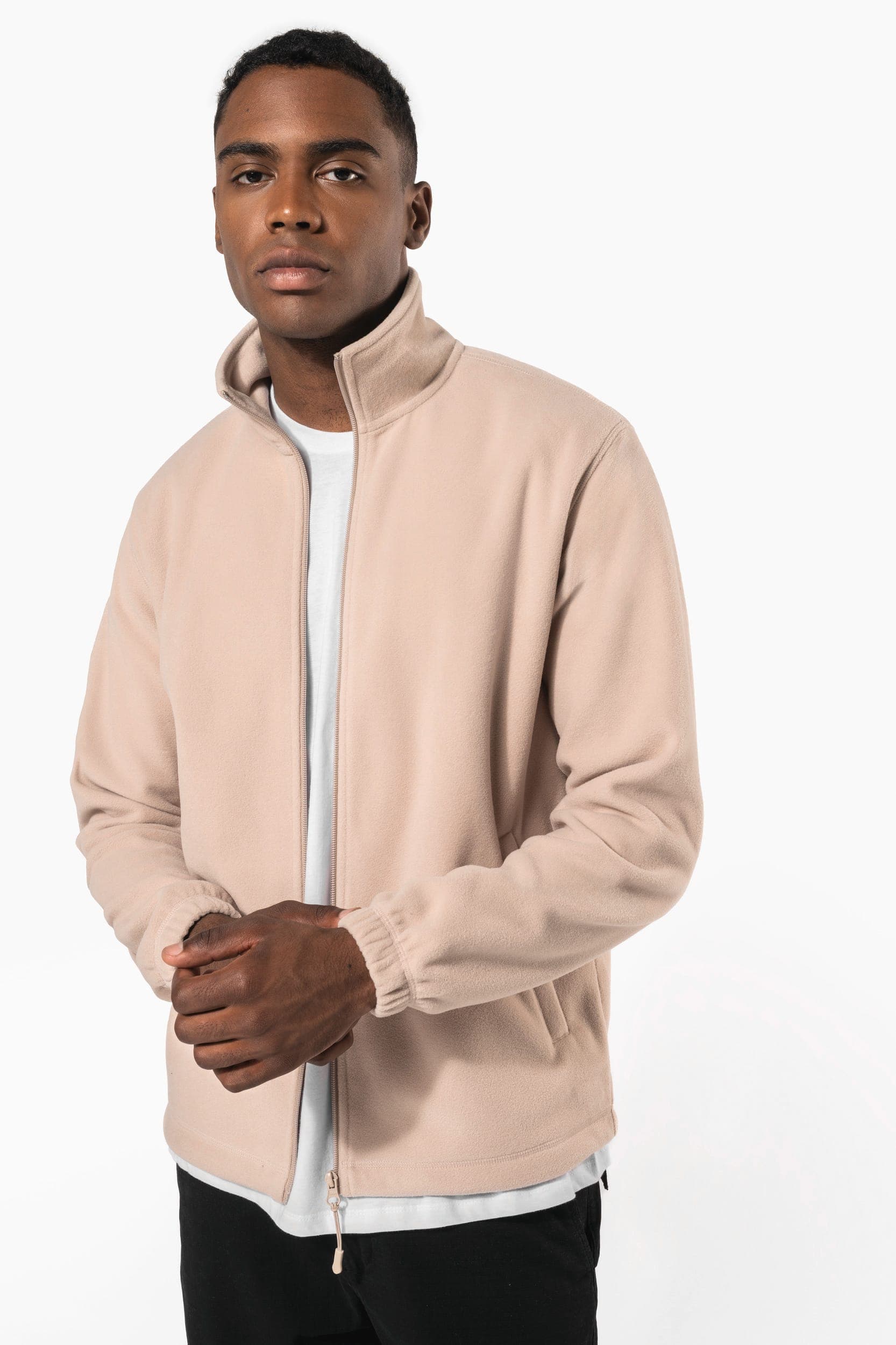 Veste polaire ajustable à poignets élastiqués en situation