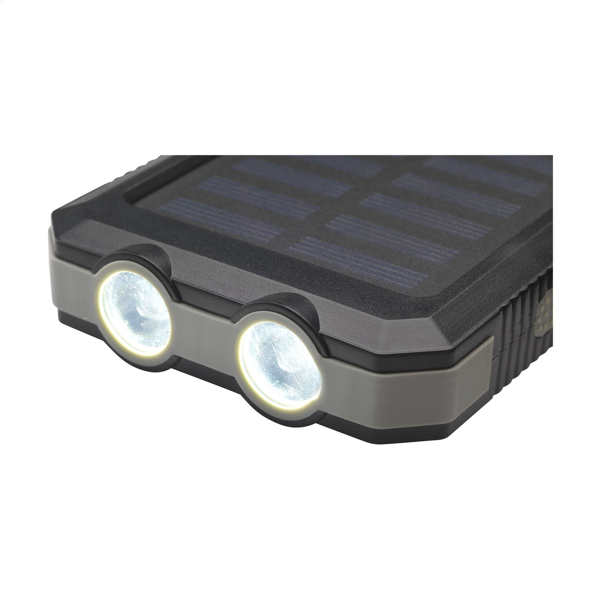 Batterie externe Trail RCS Chargeur solaire Boussole 8000 en situation