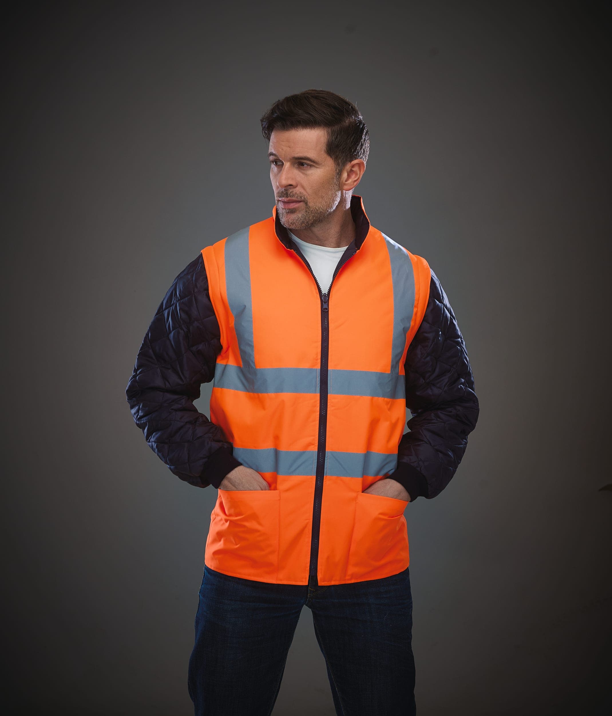 Veste matelassée haute visibilité avec manches détachables en situation