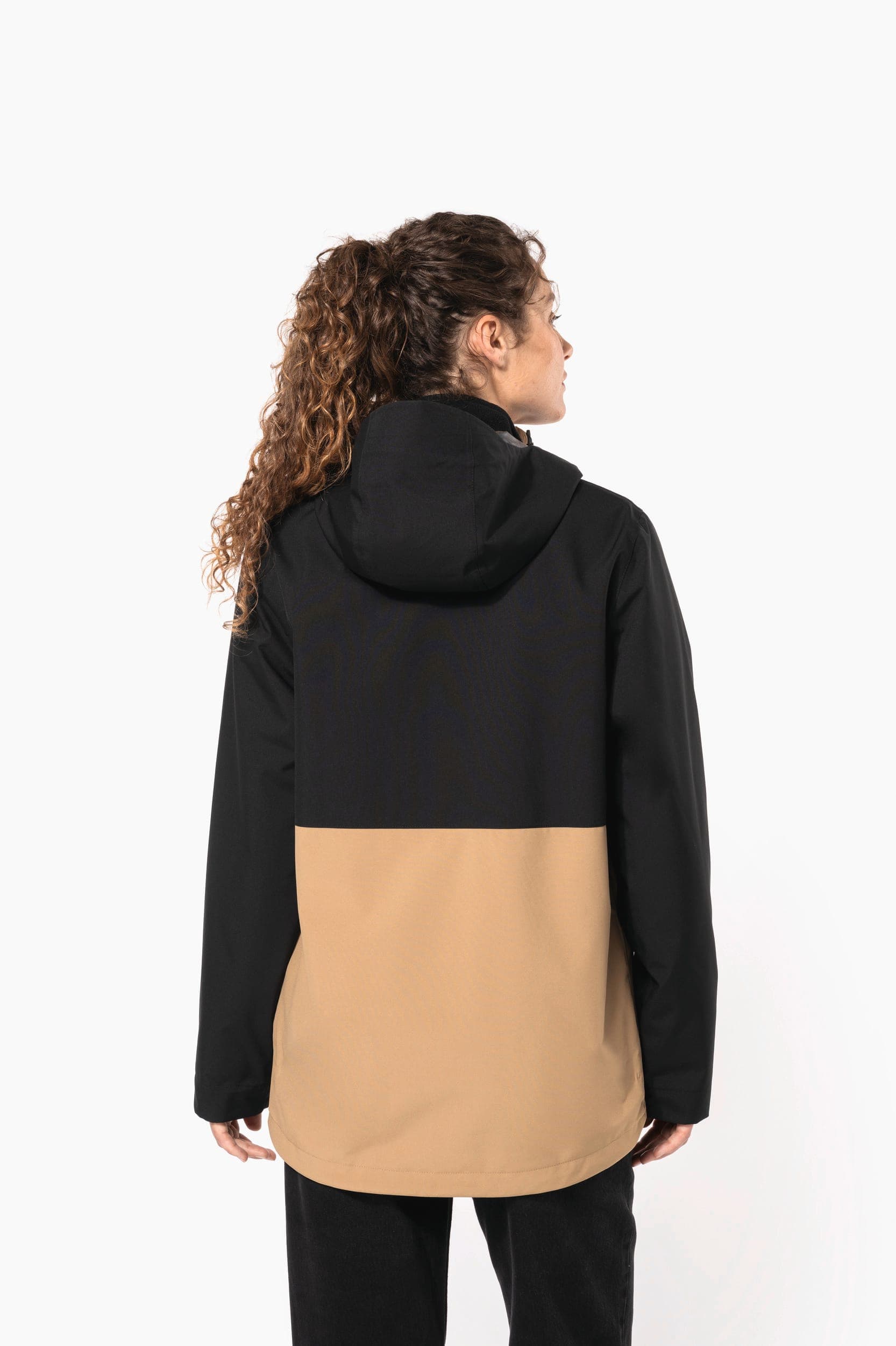 Parka 3-en-1 imperméable à capuche bicolore unisexe en situation