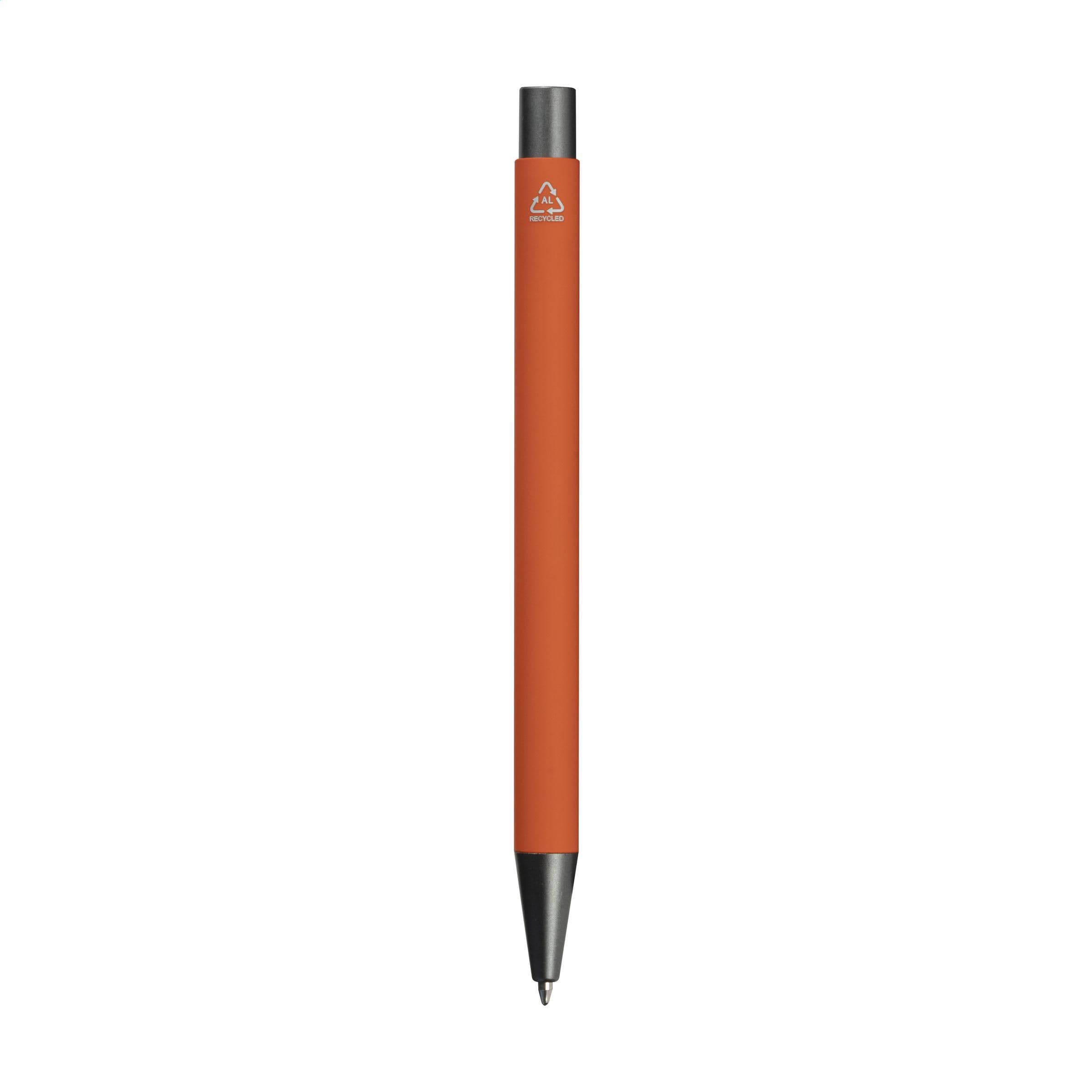 Stylo Brady Soft Touch en alu recyclé en situation