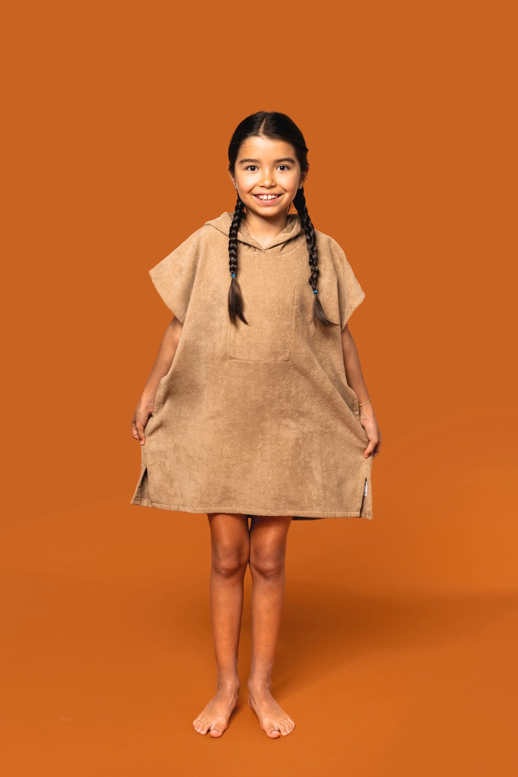 Poncho éponge à capuche enfant en situation