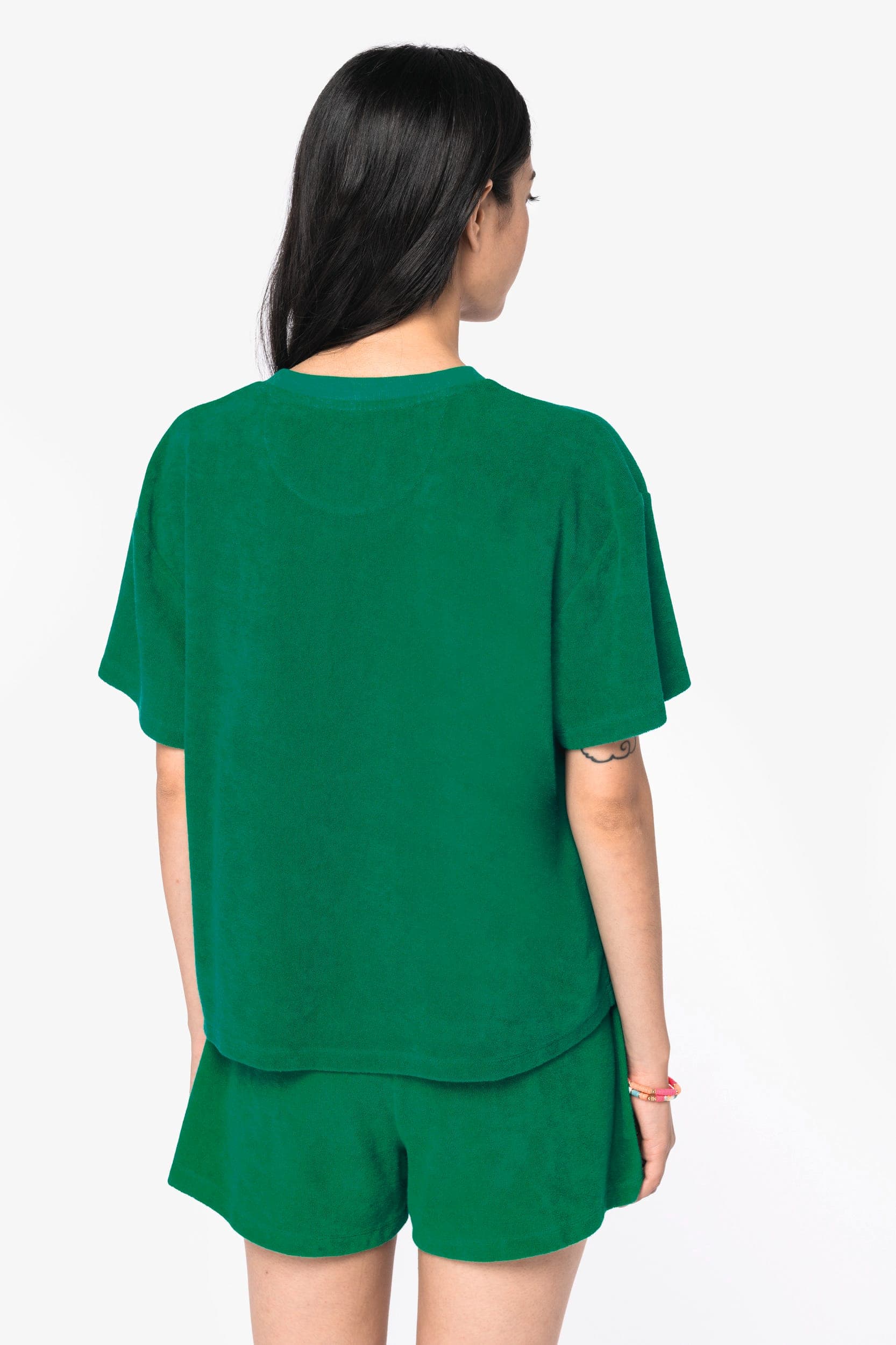 T-shirt écoresponsable en éponge femme en situation