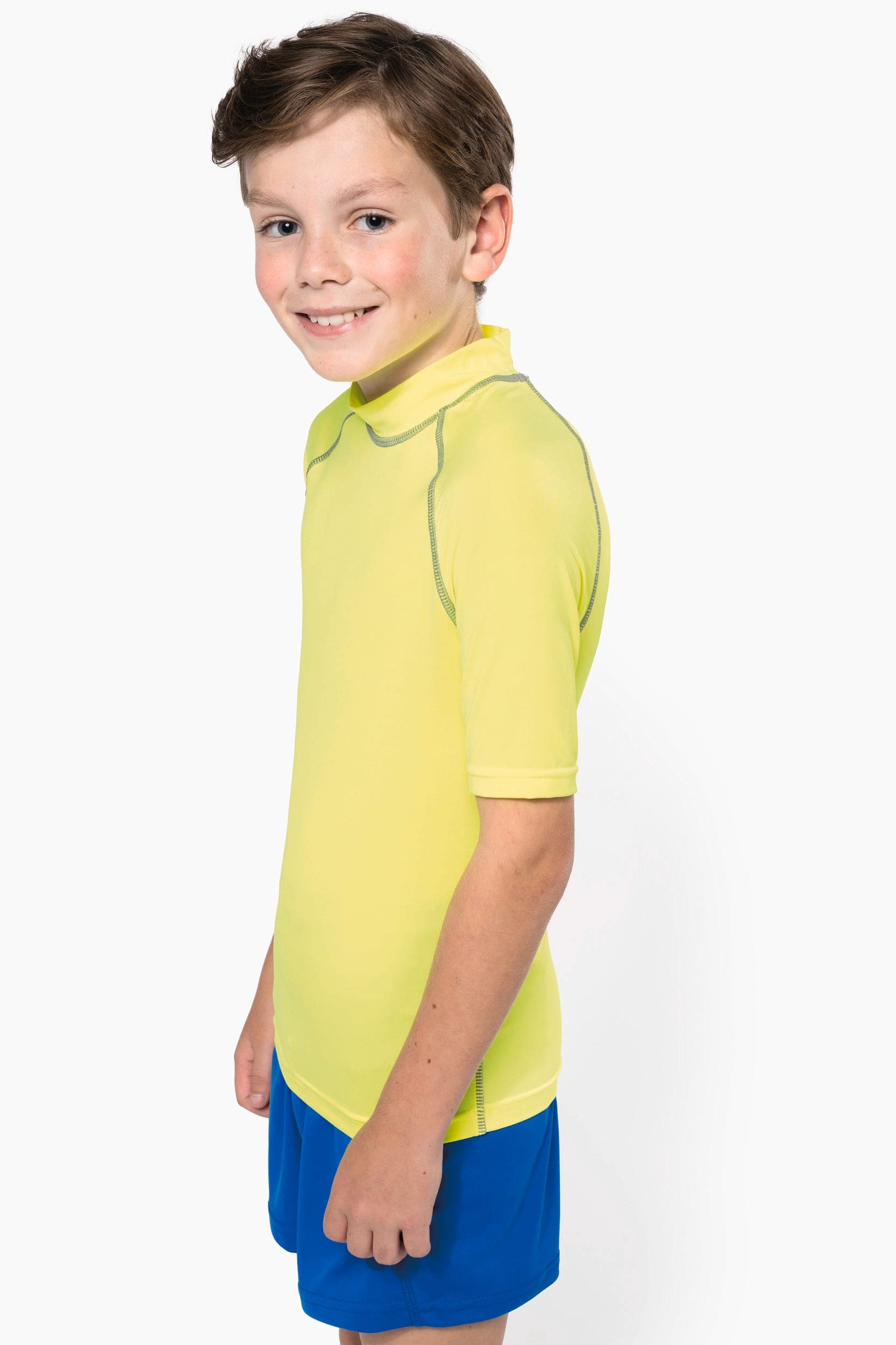 T-shirt technique à manches courtes avec protection anti-UV enfant en situation