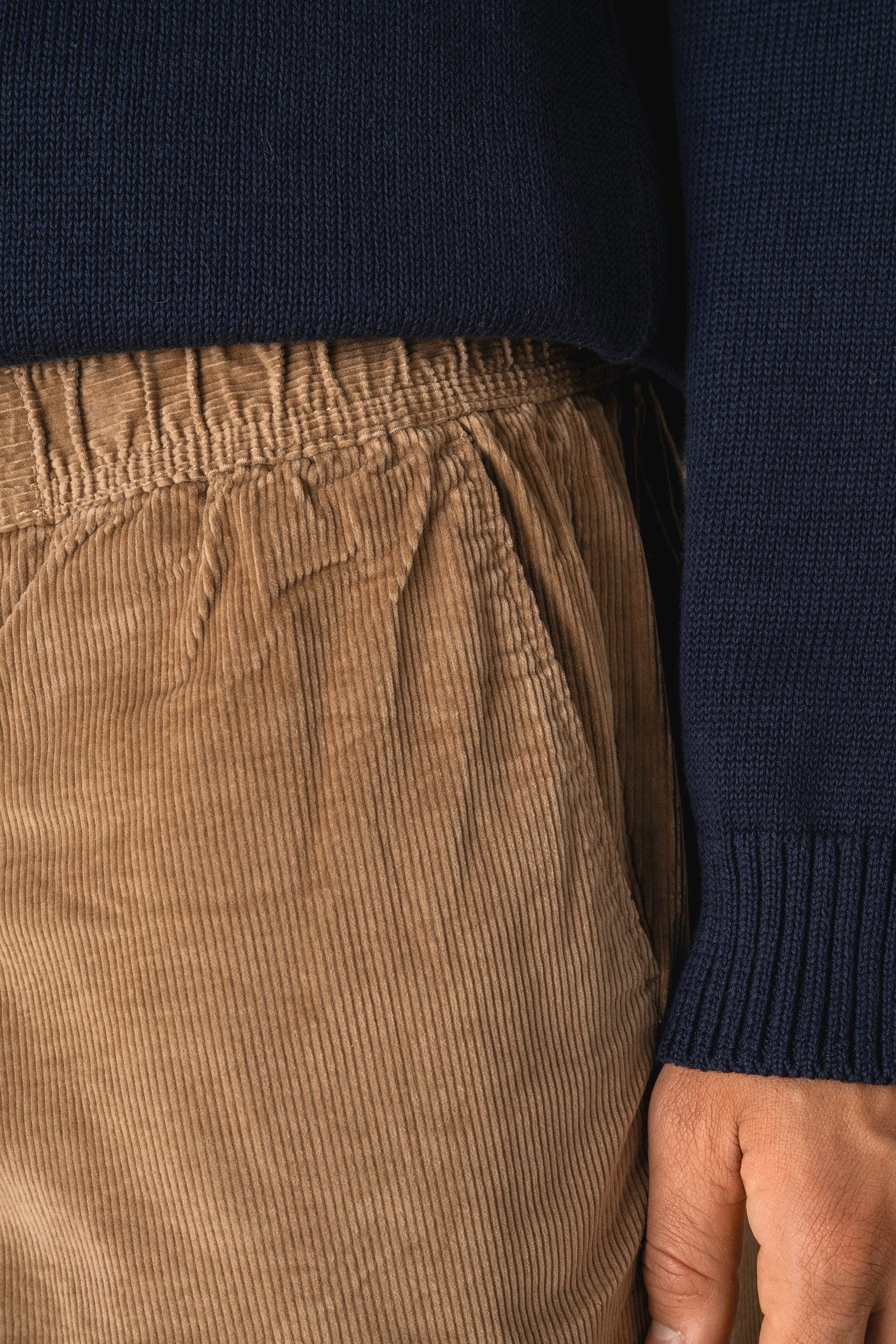 Short écoresponsable en velours côtelé homme en situation