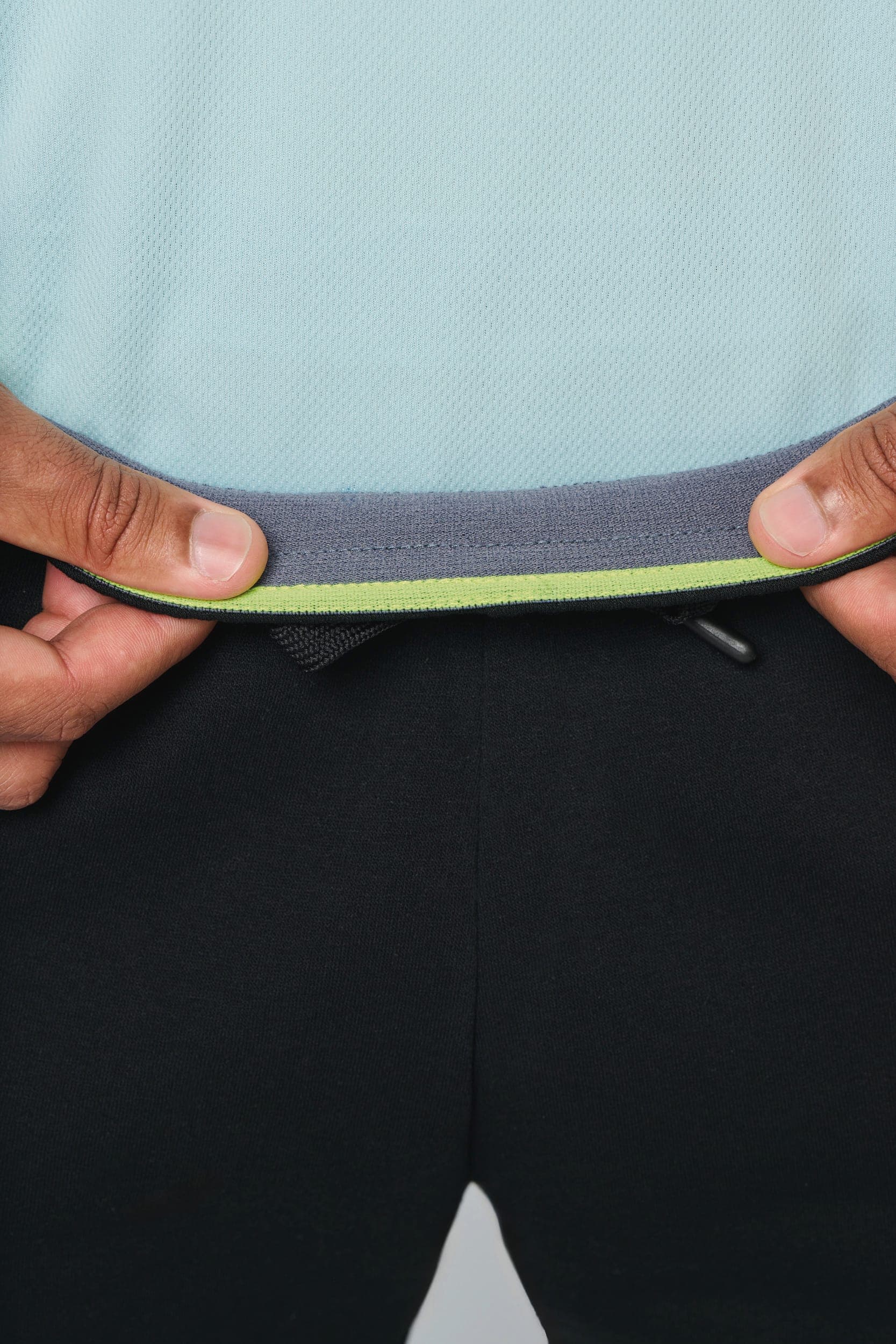Pantalon de jogging à poches multisports unisexe en situation