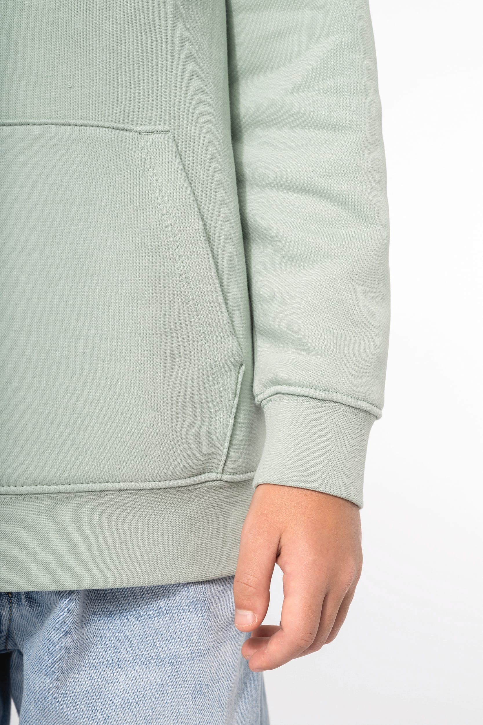 Sweat-shirt écoresponsable à capuche enfant en situation