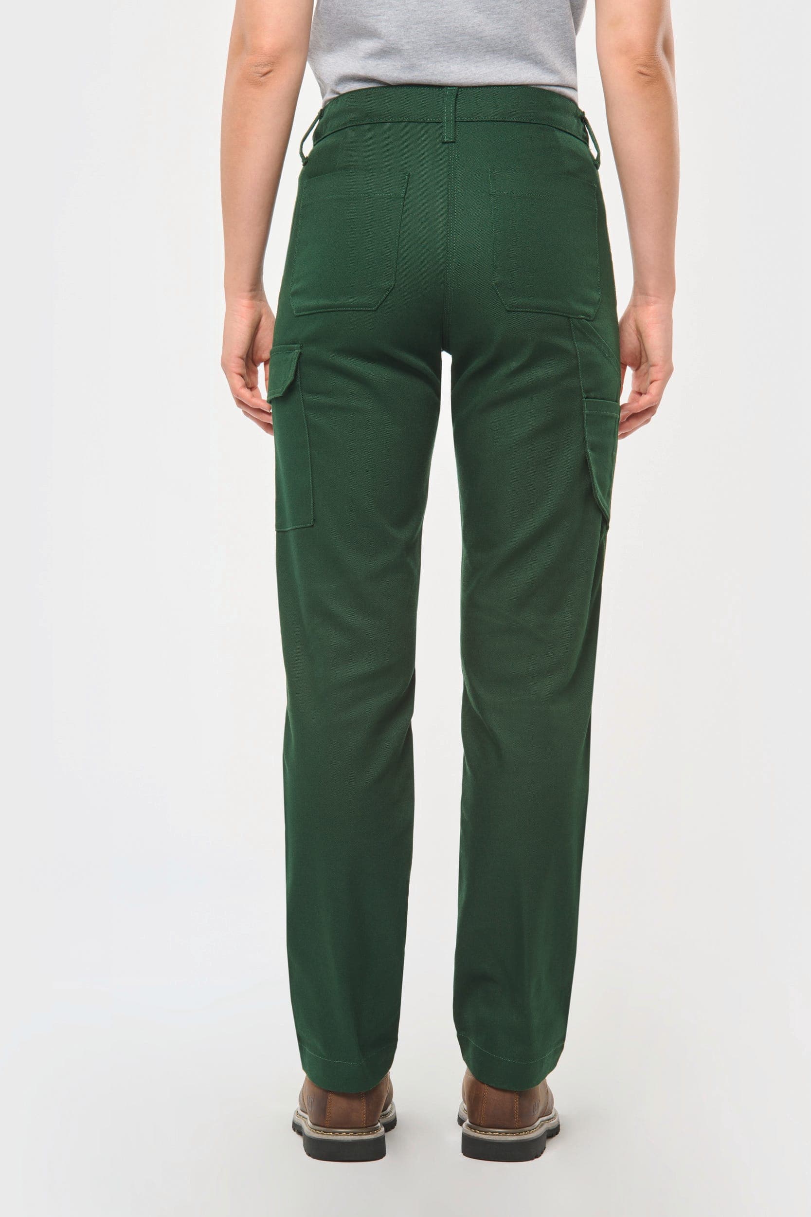 Pantalon de travail multipoches femme en situation