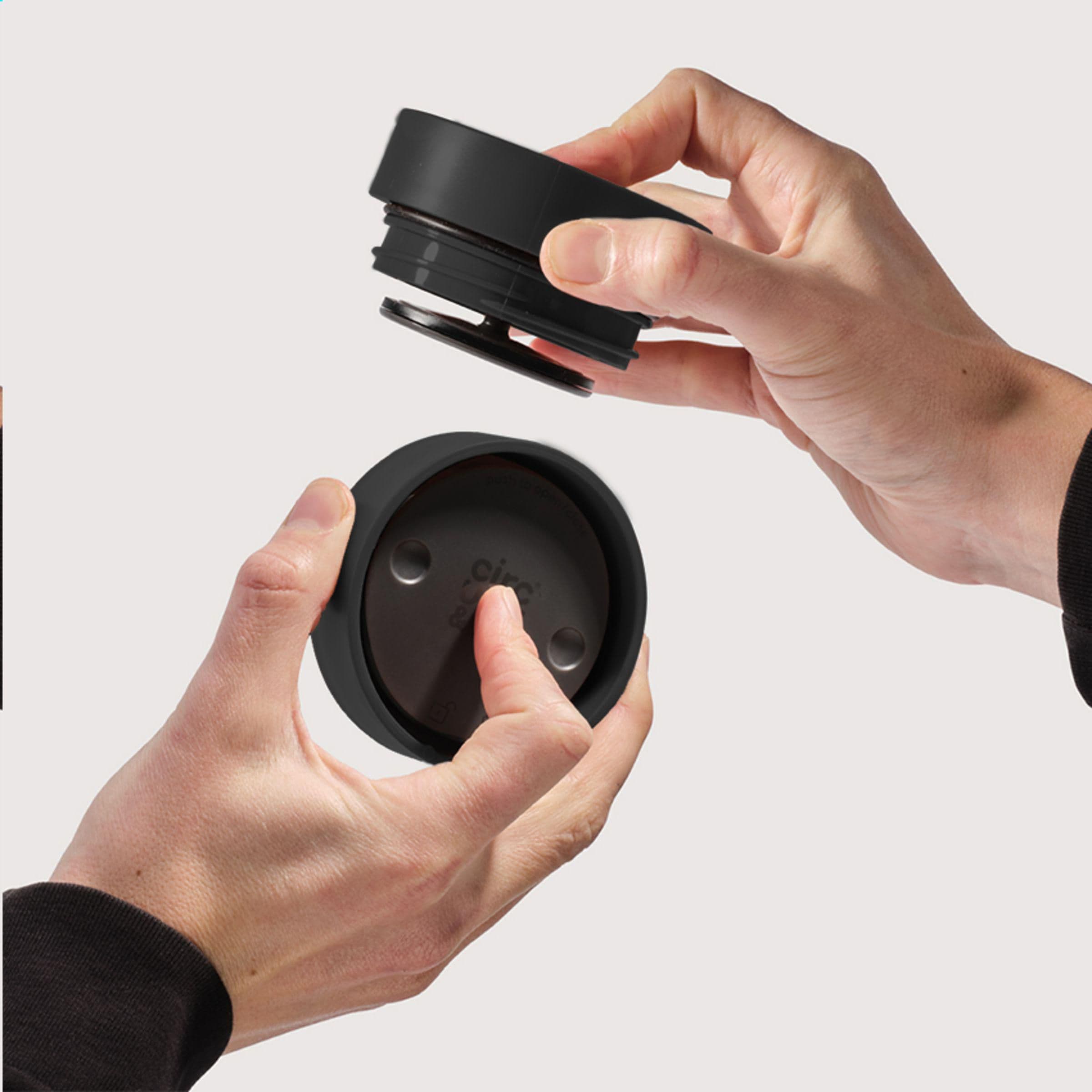Mug Circular&Co café recyclé 227 ml en situation