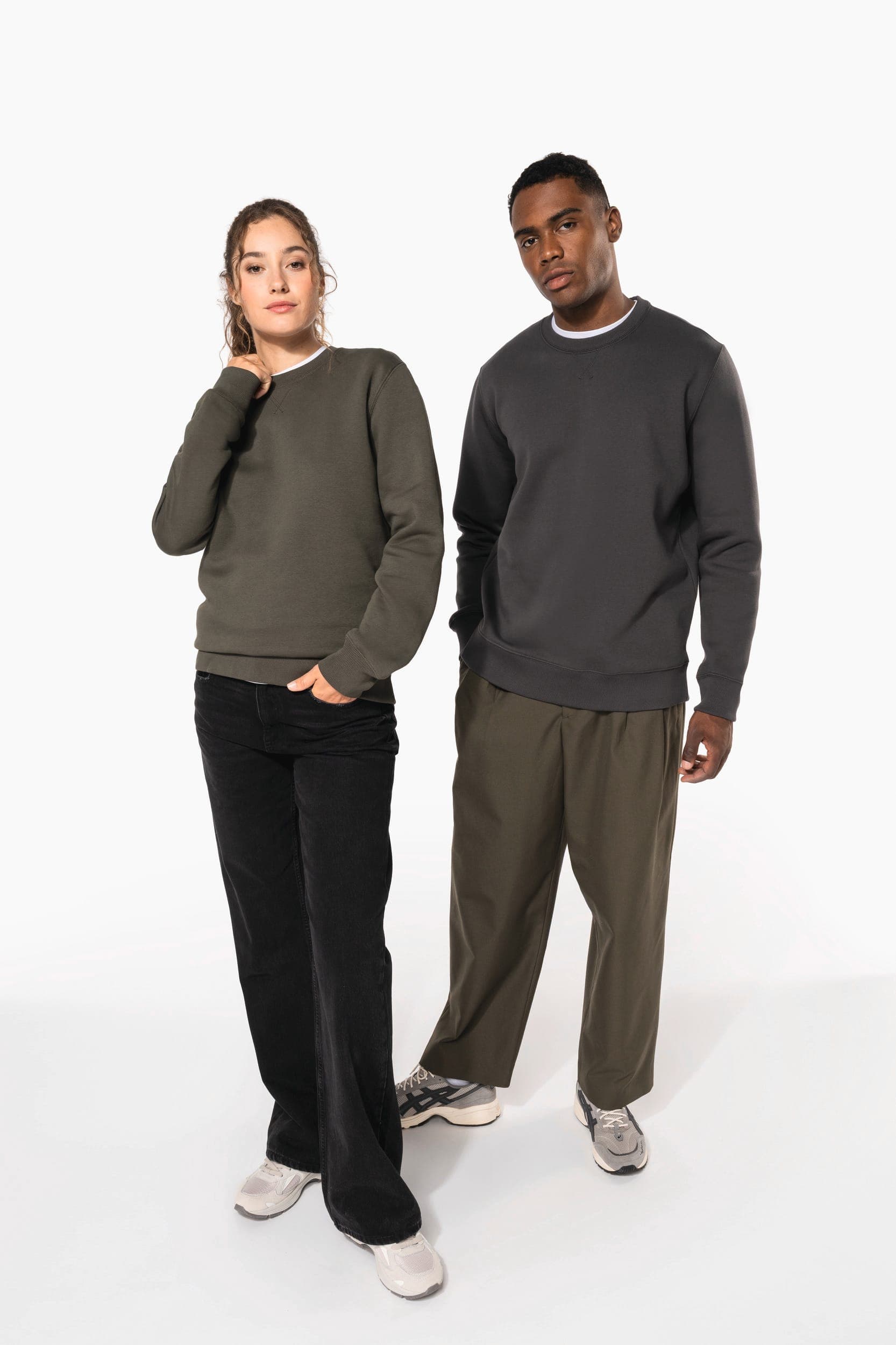 Sweat-shirt col rond unisexe en situation