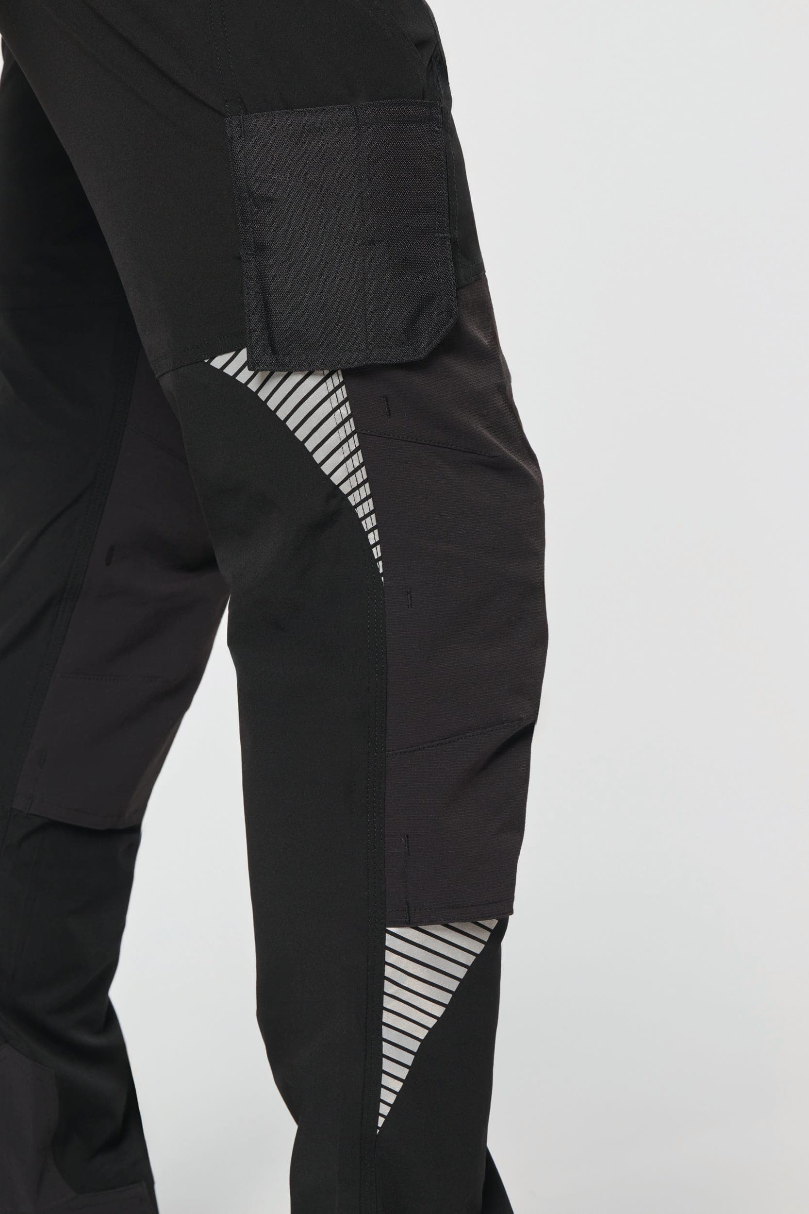 Pantalon léger stretch recyclé multipoches unisexe en situation