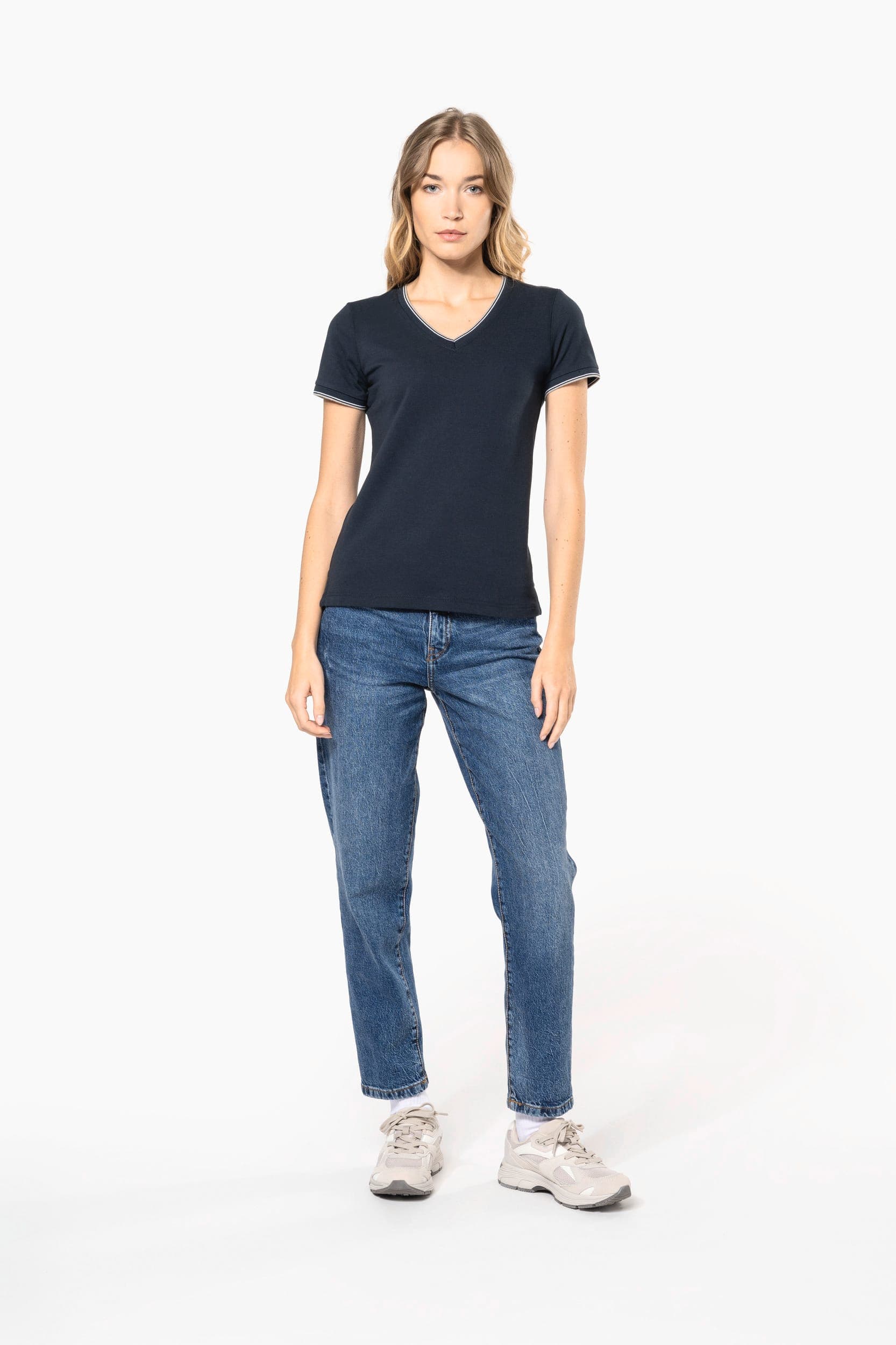 T-shirt maille piquée col V femme en situation