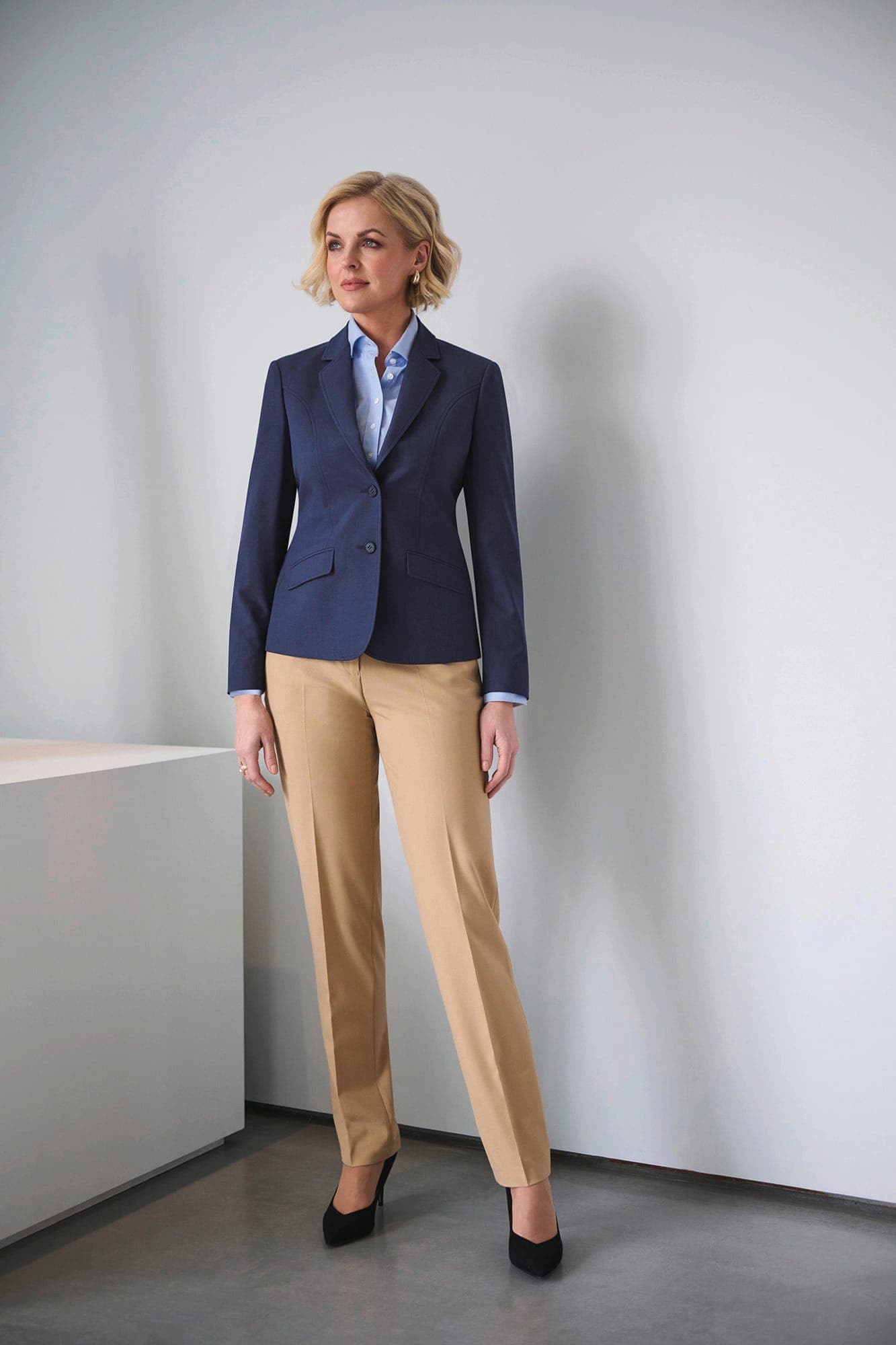 Pantalon femme Eleanor coupe slim en situation