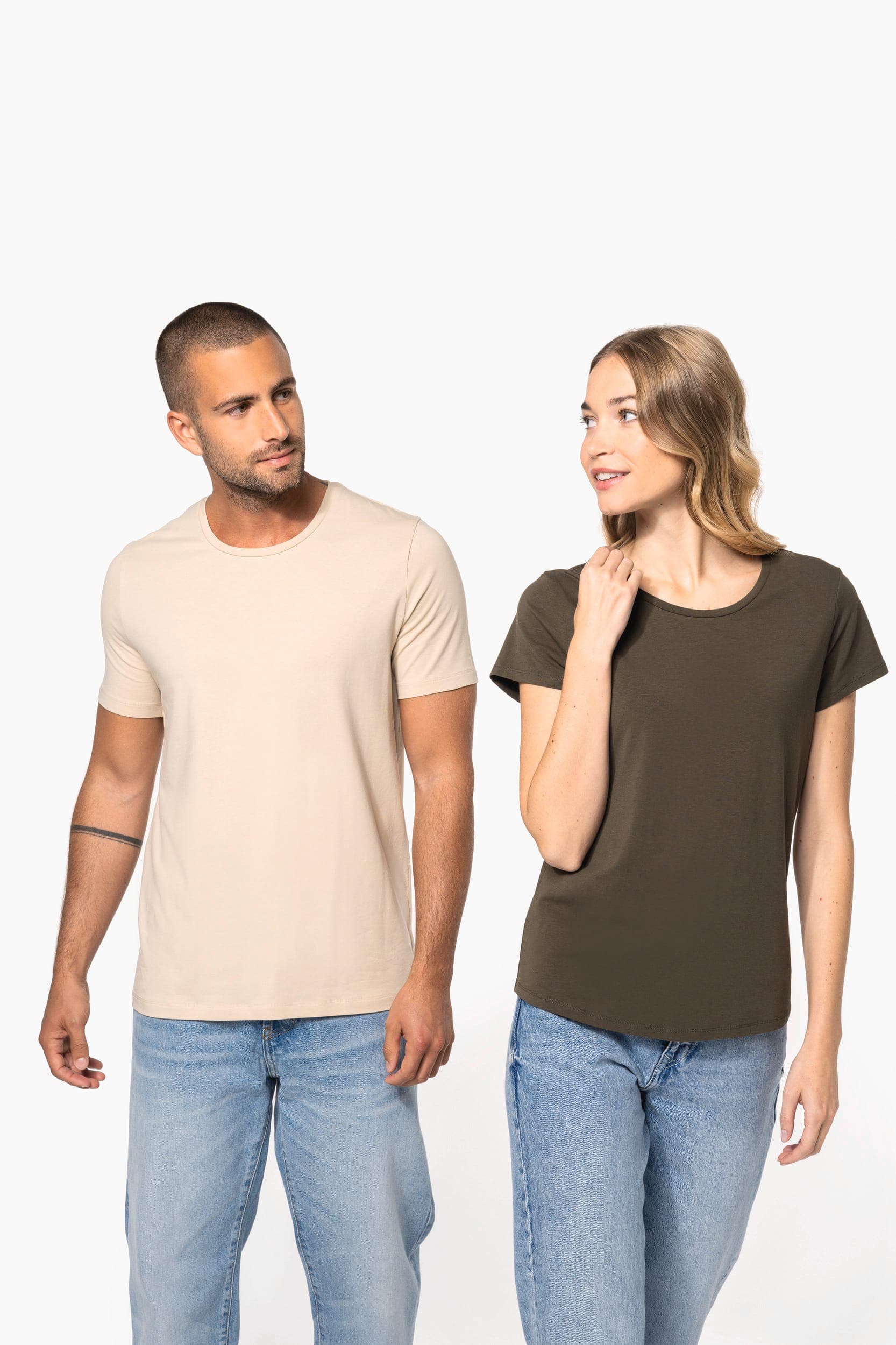 T-shirt col rond manches courtes femme en situation
