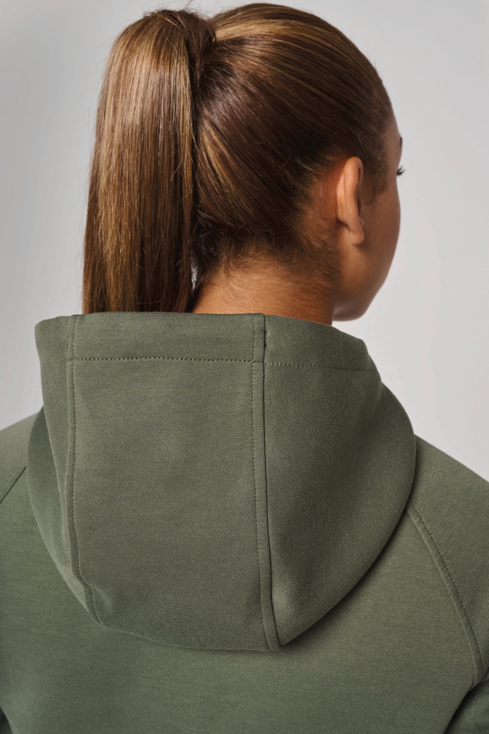 Veste à capuche performance  femme en situation