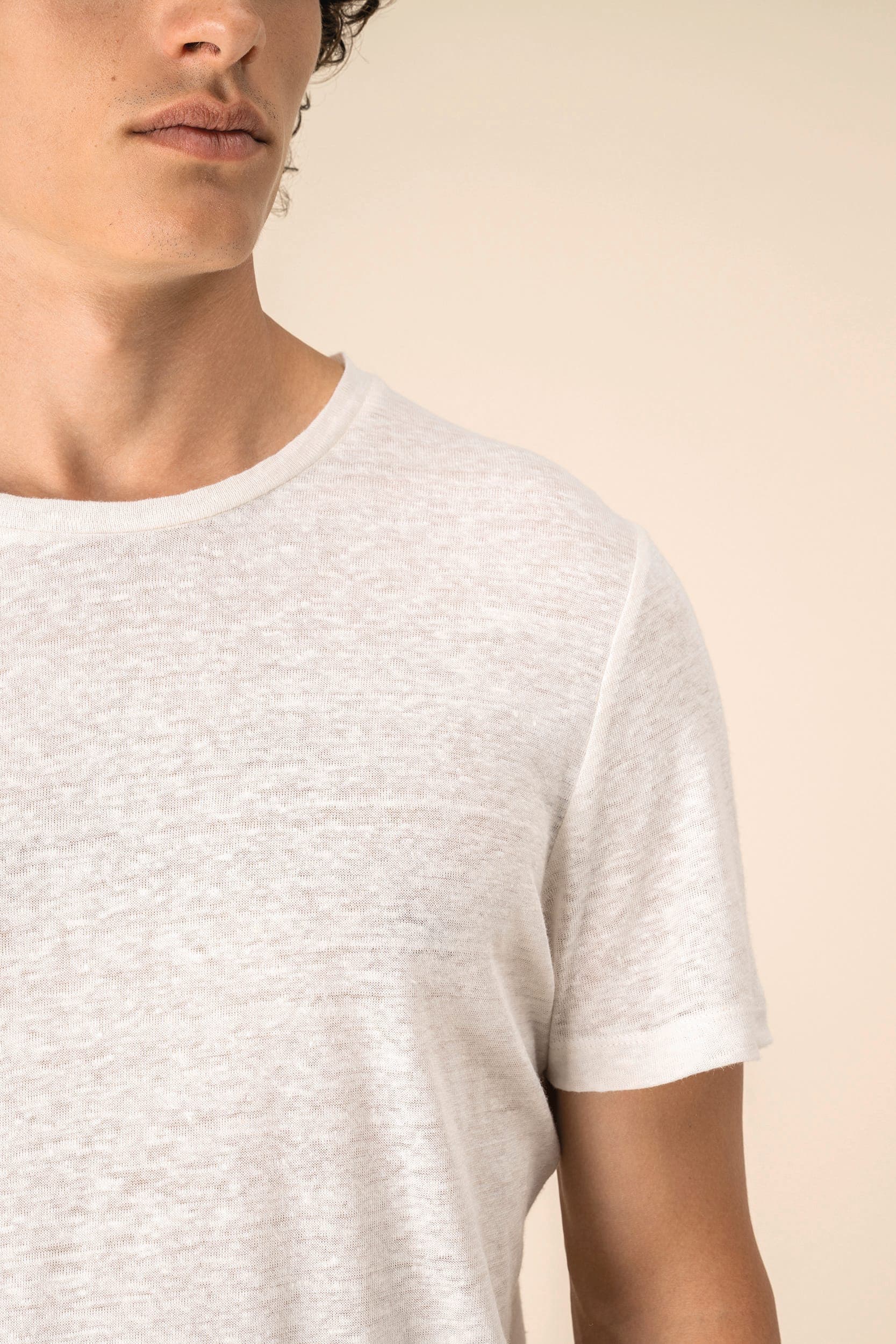 T-shirt en lin homme en situation
