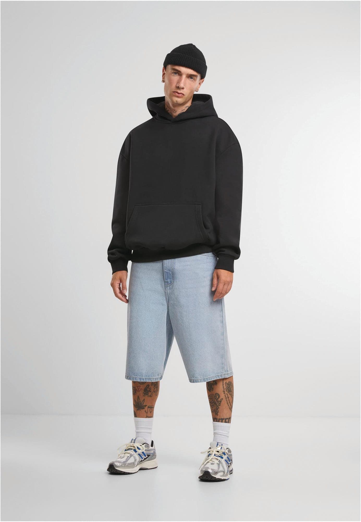 Sweat à capuche oversize en situation