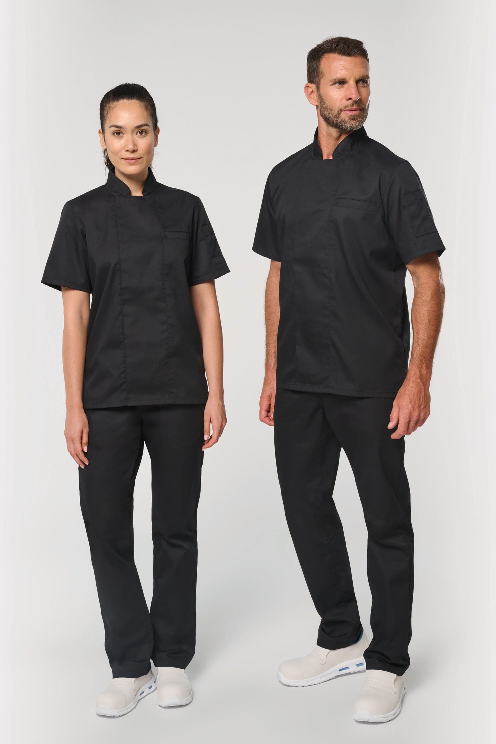 Veste de cuisine écoresponsable et respirante manches courtes unisexe en situation