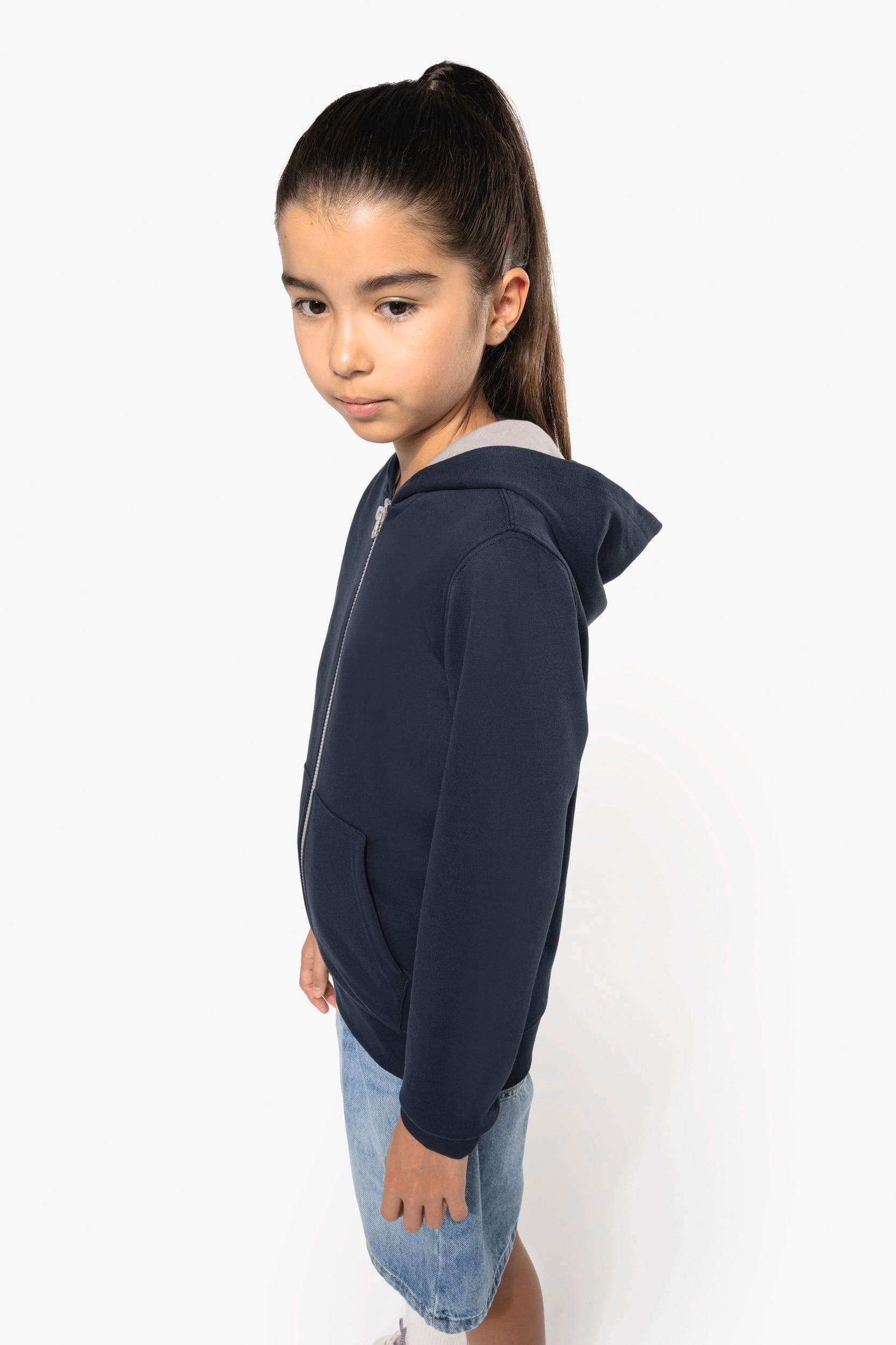 Sweat-shirt zippé capuche enfant en situation