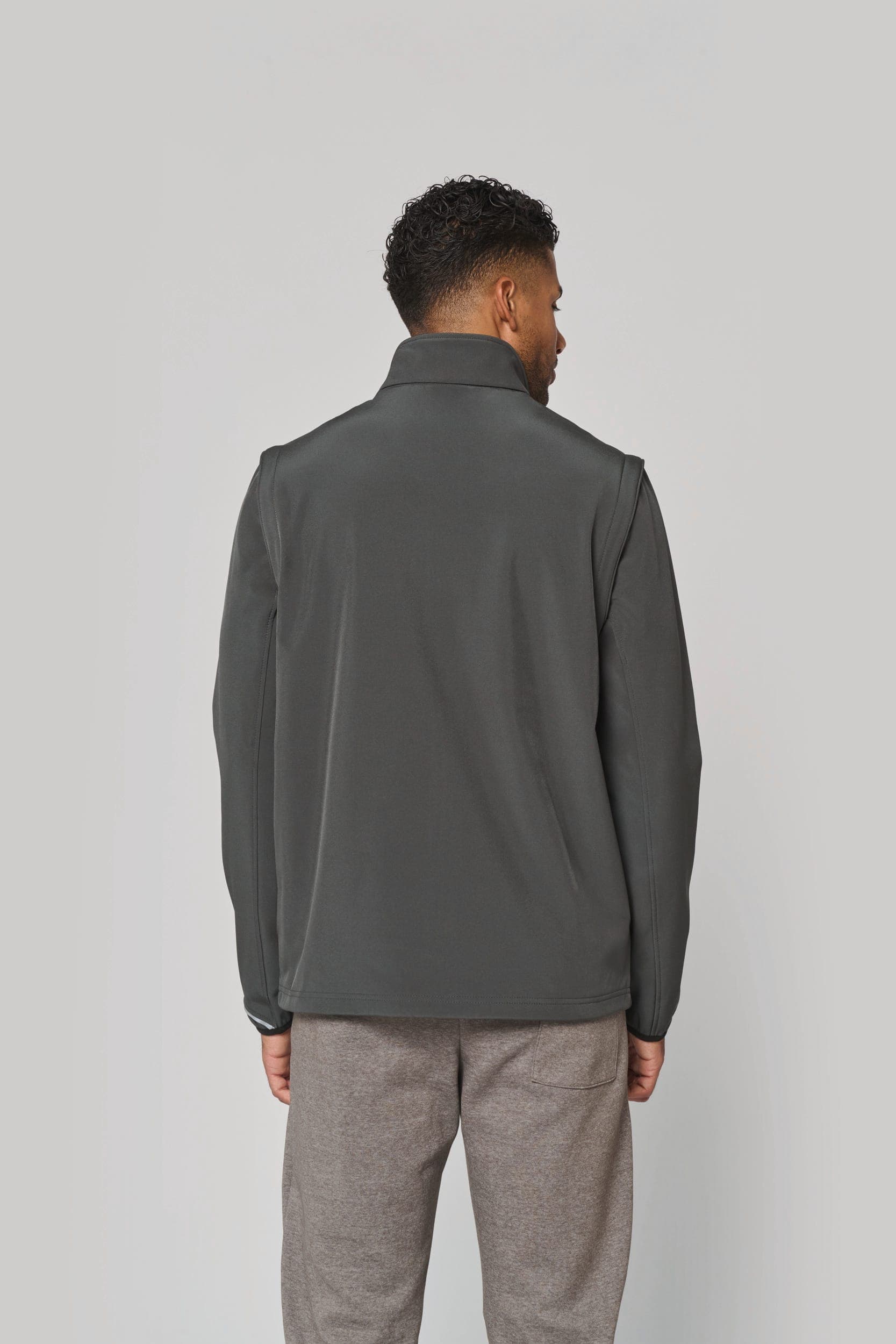 Veste softshell sport manches amovibles unisexe en situation