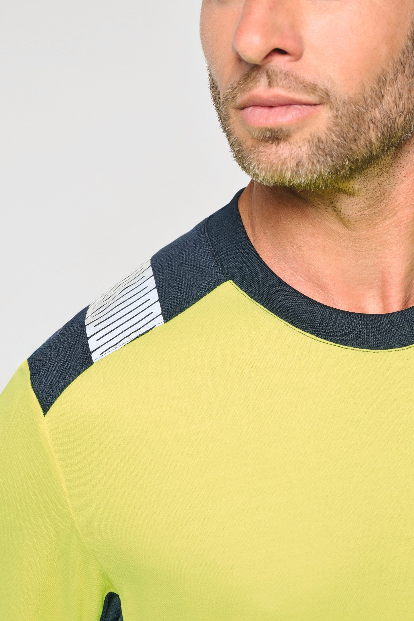 T-shirt de sécurité recyclé col rond manches longues unisexe en situation