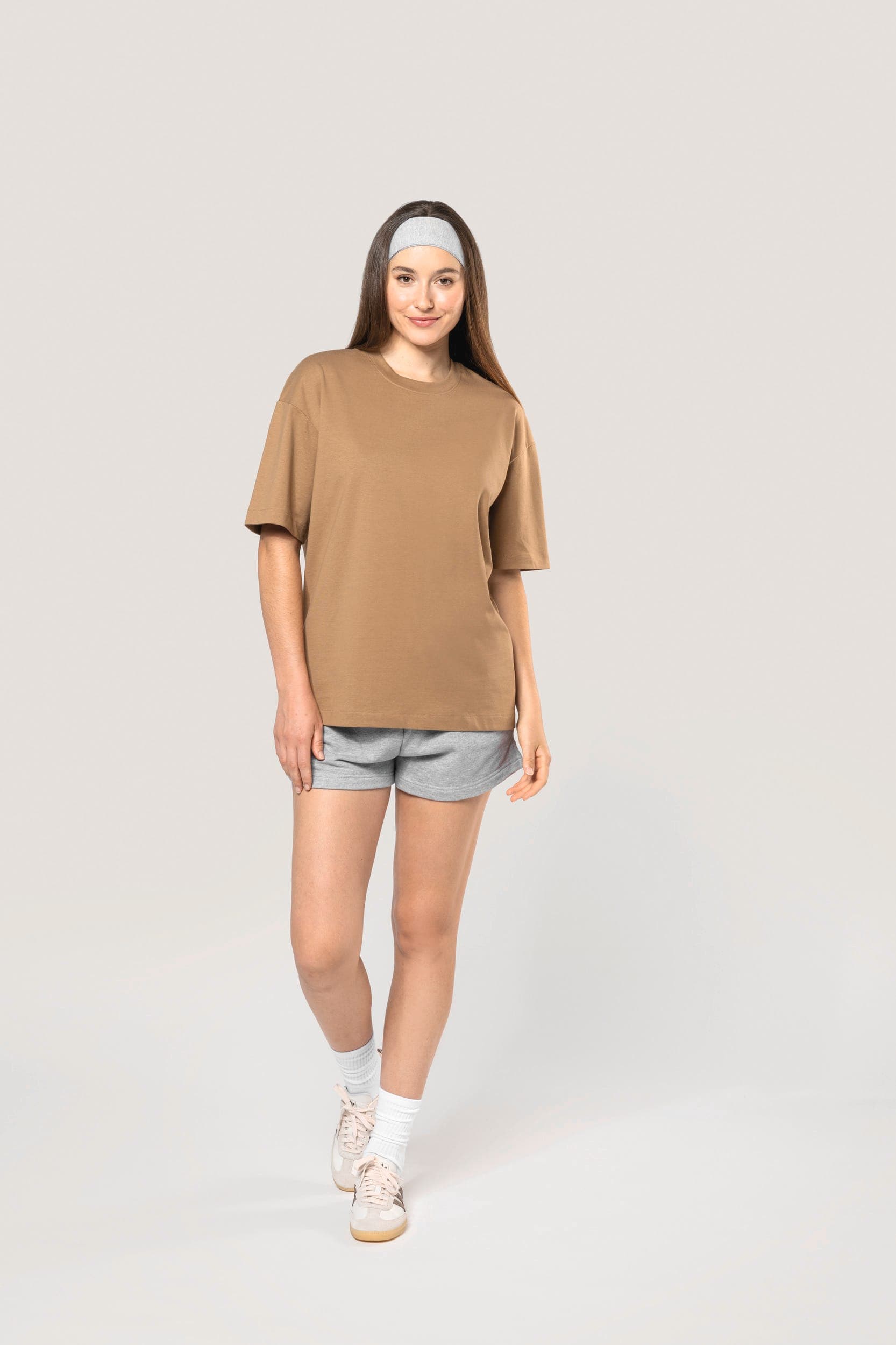 T-shirt unisexe oversize manches courtes en situation