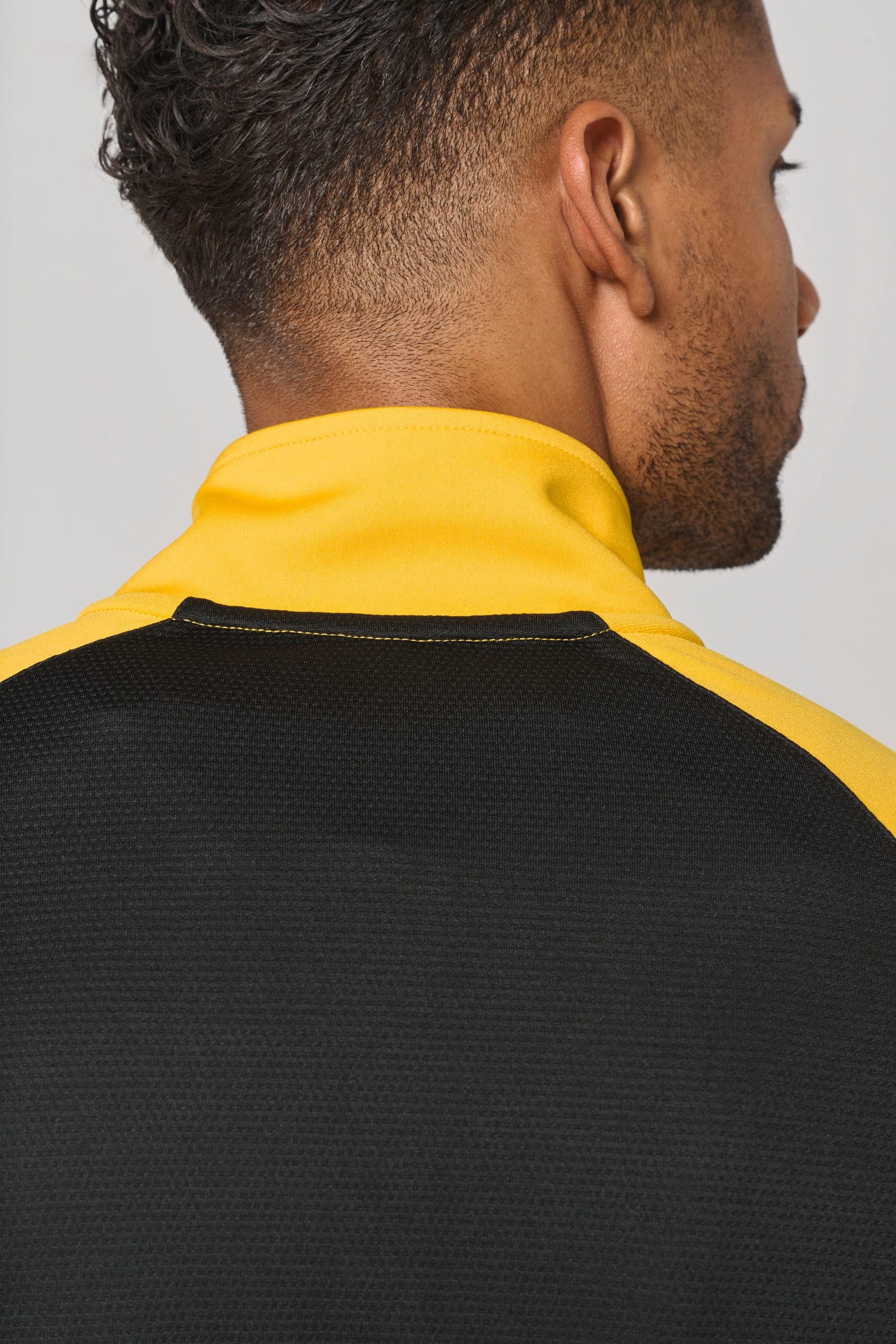 Sweat d'entrainement 1/4 zip unisexe en situation