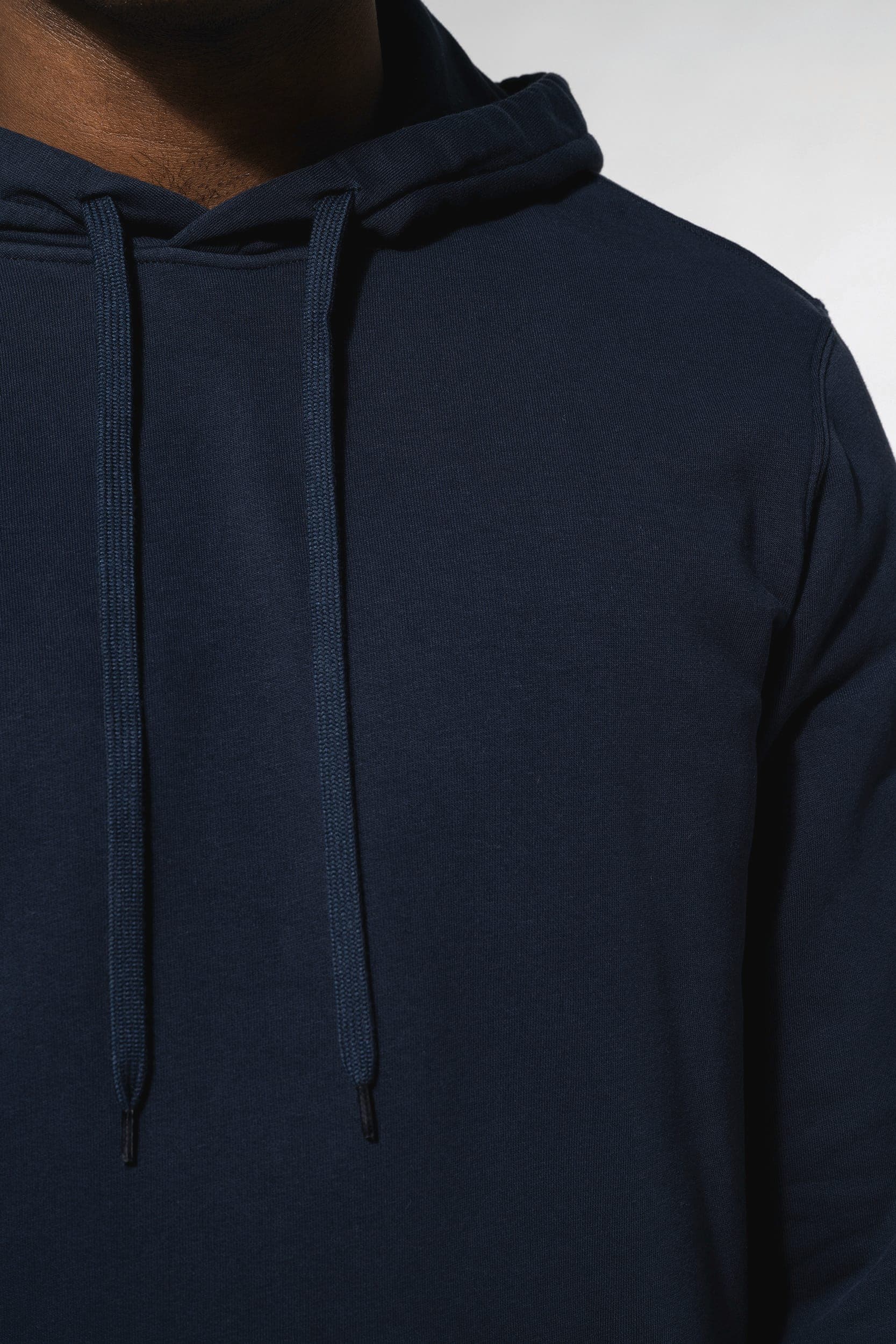Sweat-shirt à capuche 80/20 unisexe en situation