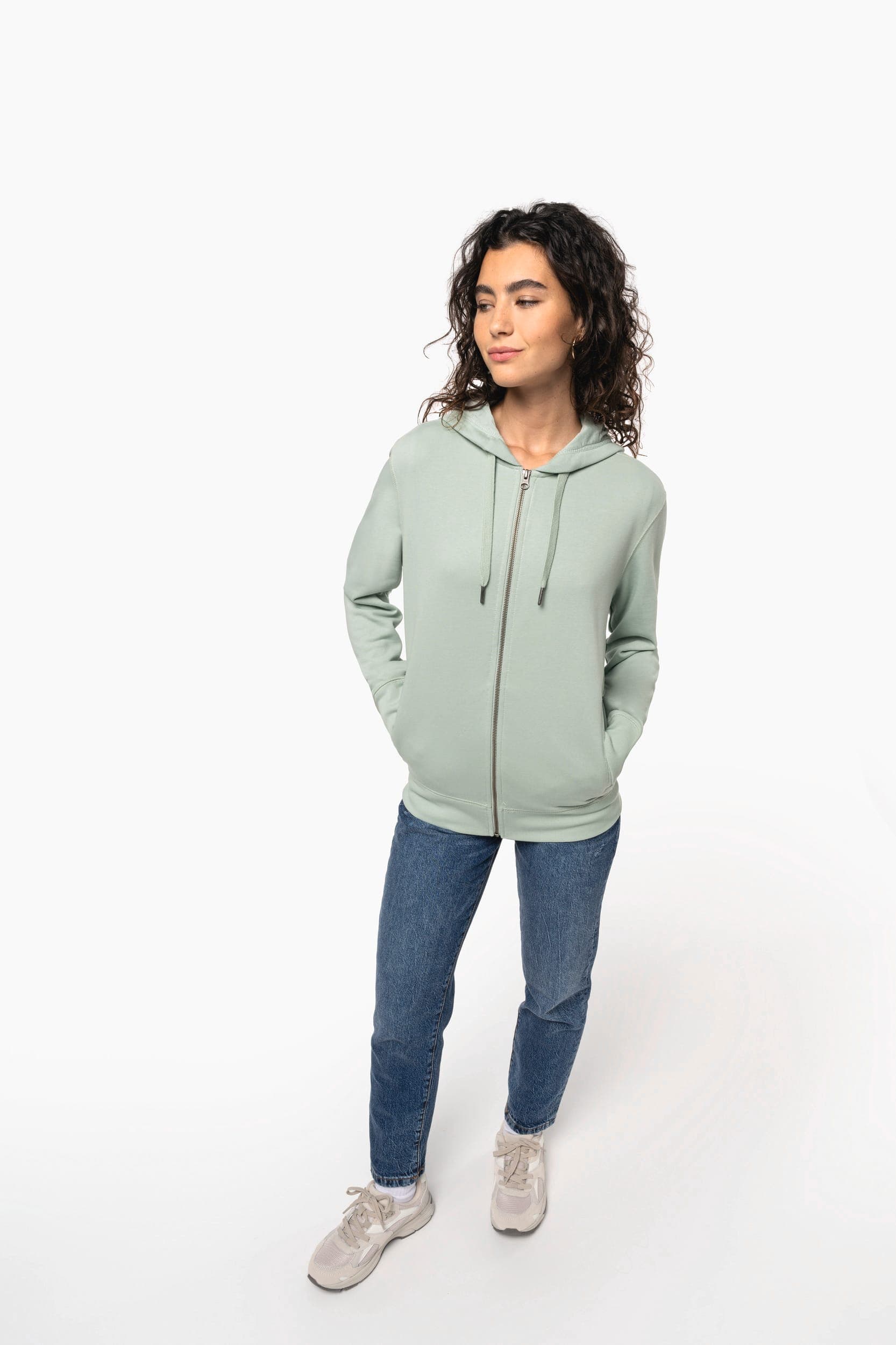 Sweat-shirt french terry écoresponsable zippé à capuche unisexe en situation