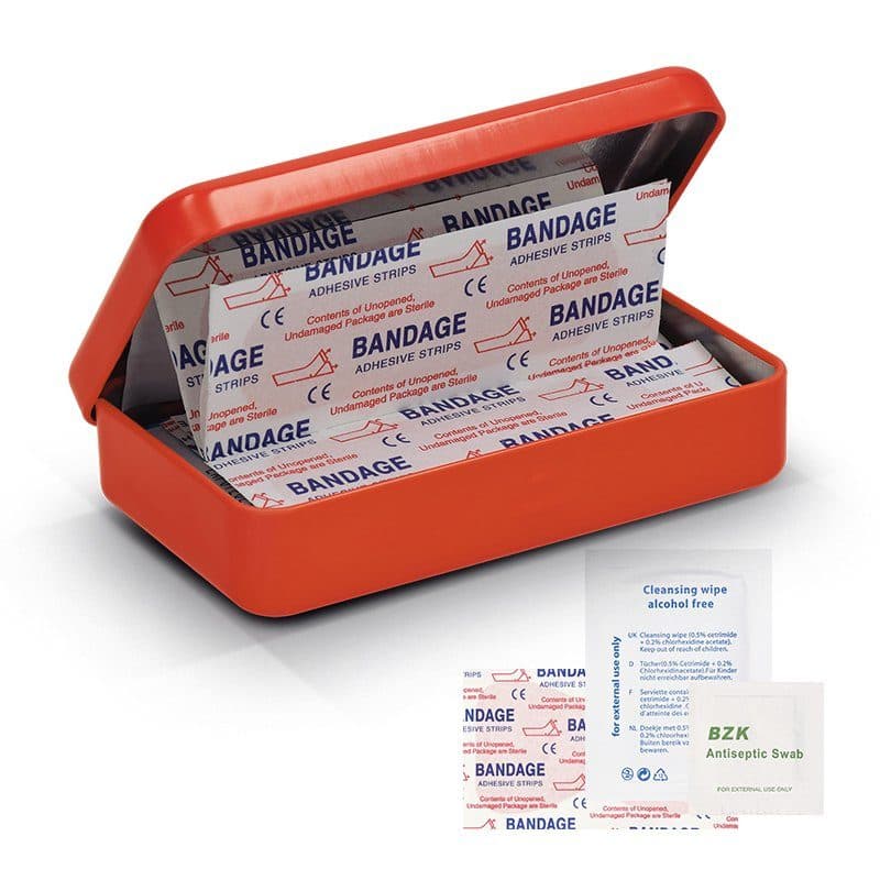 BOITE METAL DE PREMIERS SECOURS en situation