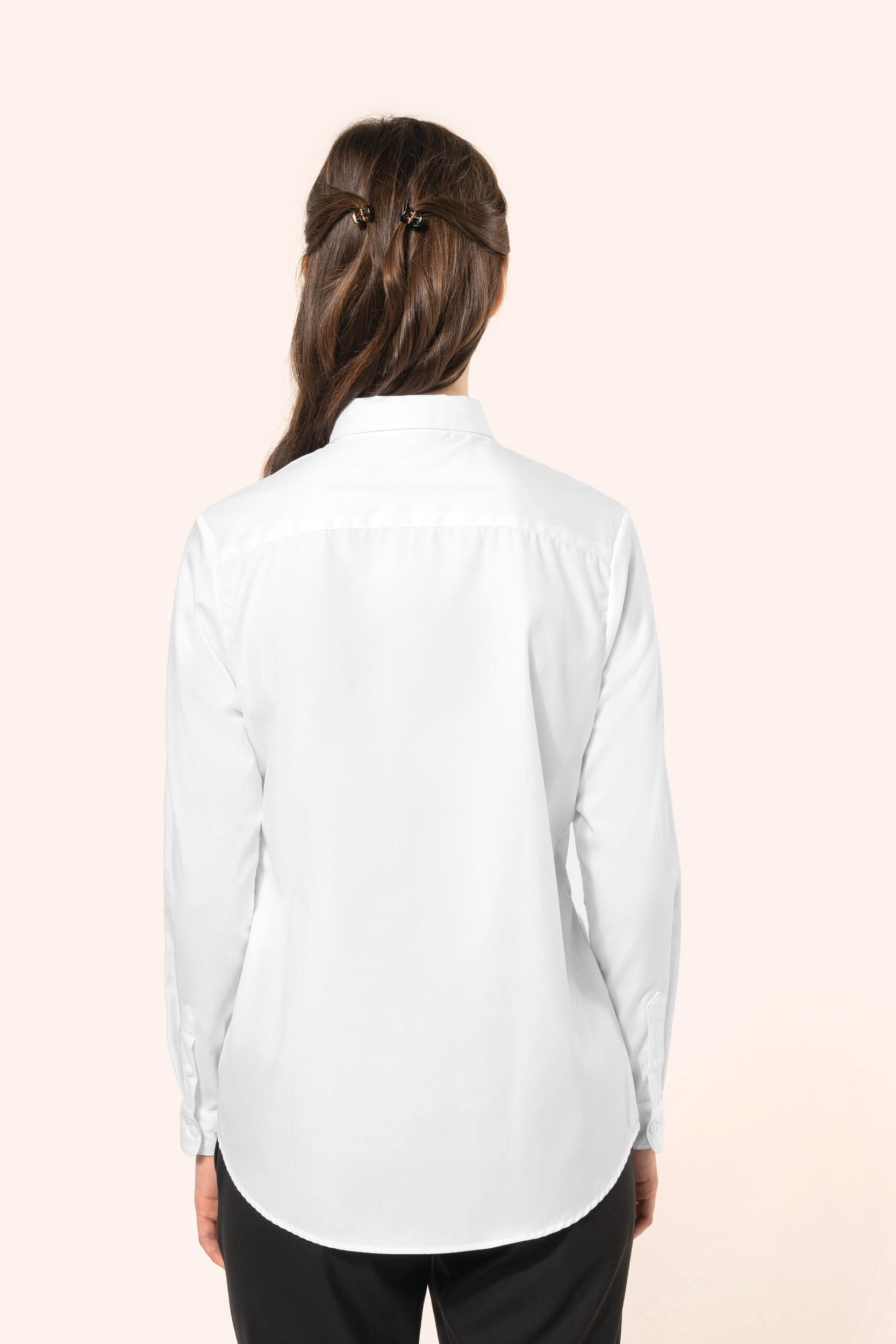 Chemise twill manches longues femme en situation