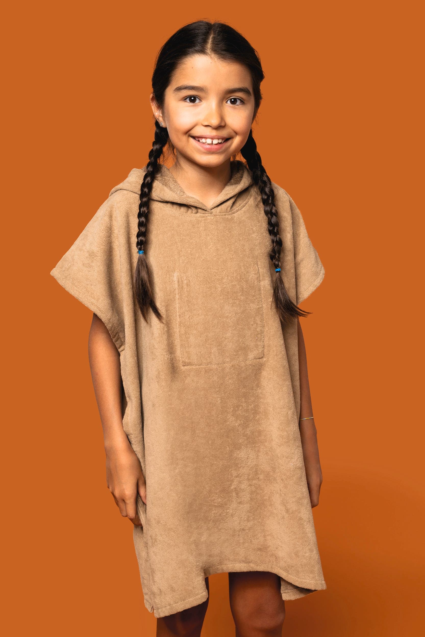 Poncho éponge à capuche enfant en situation