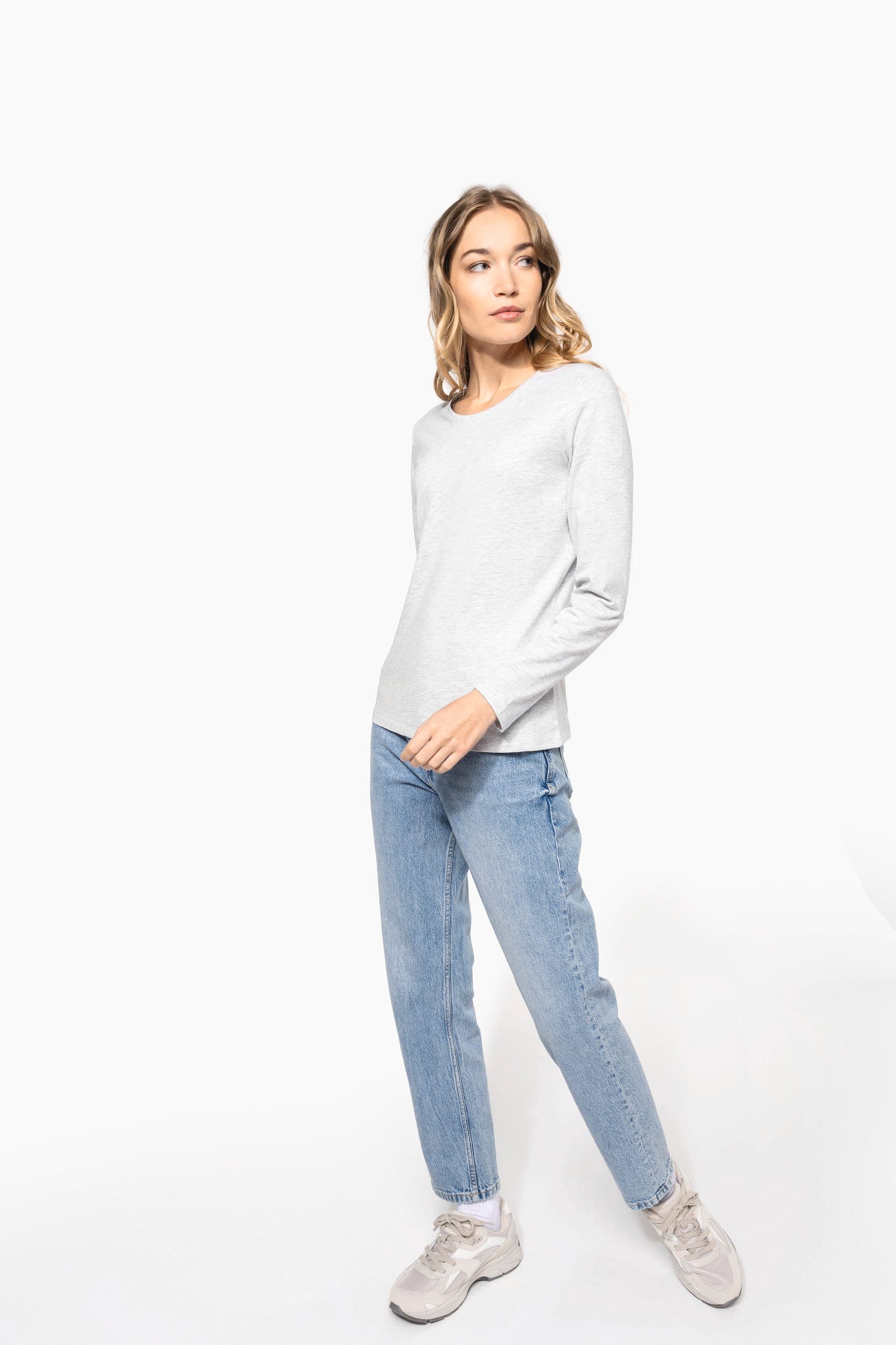 T-shirt col rond manches longues femme en situation