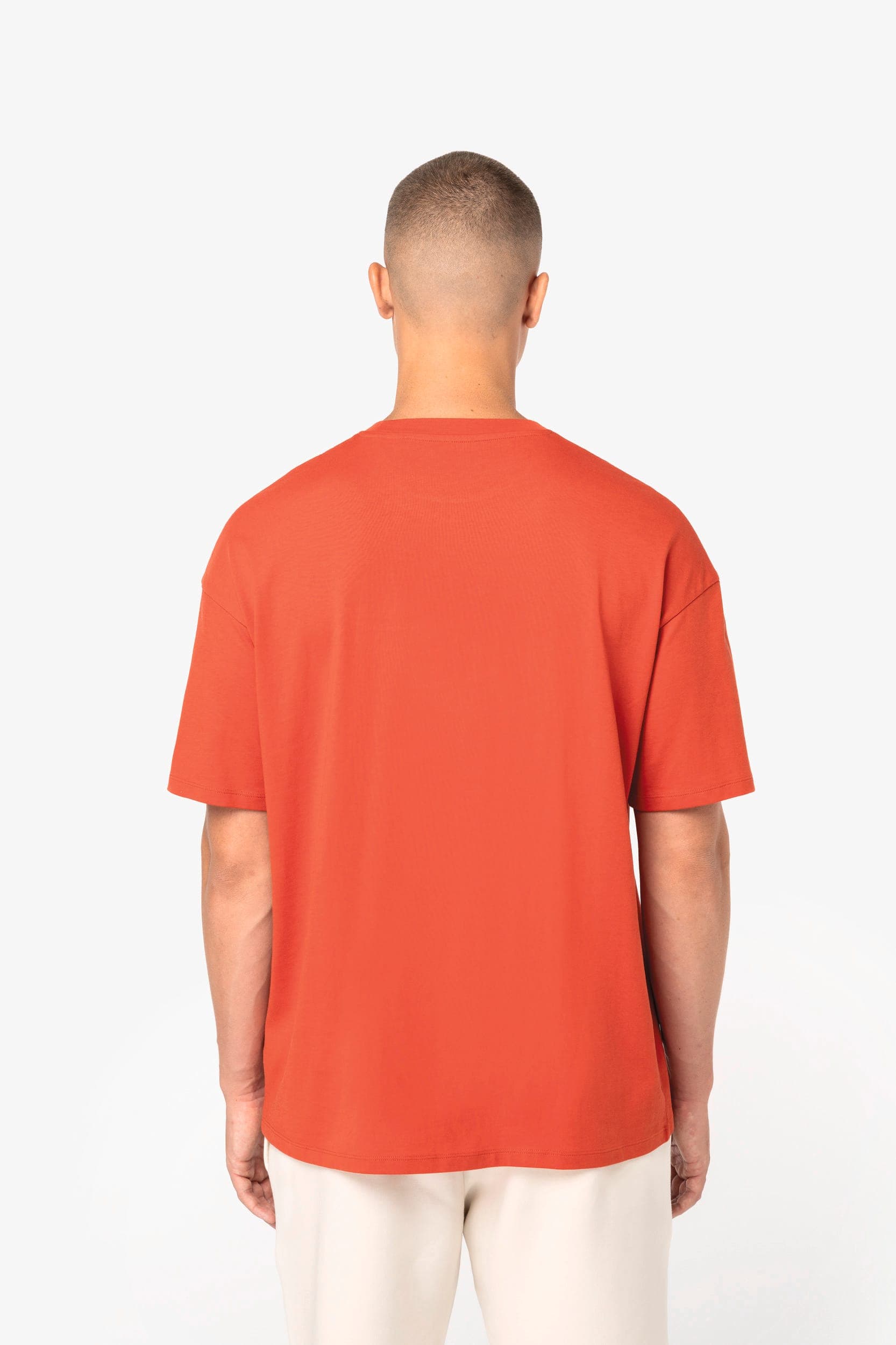 T-shirt écoresponsable oversize homme en situation