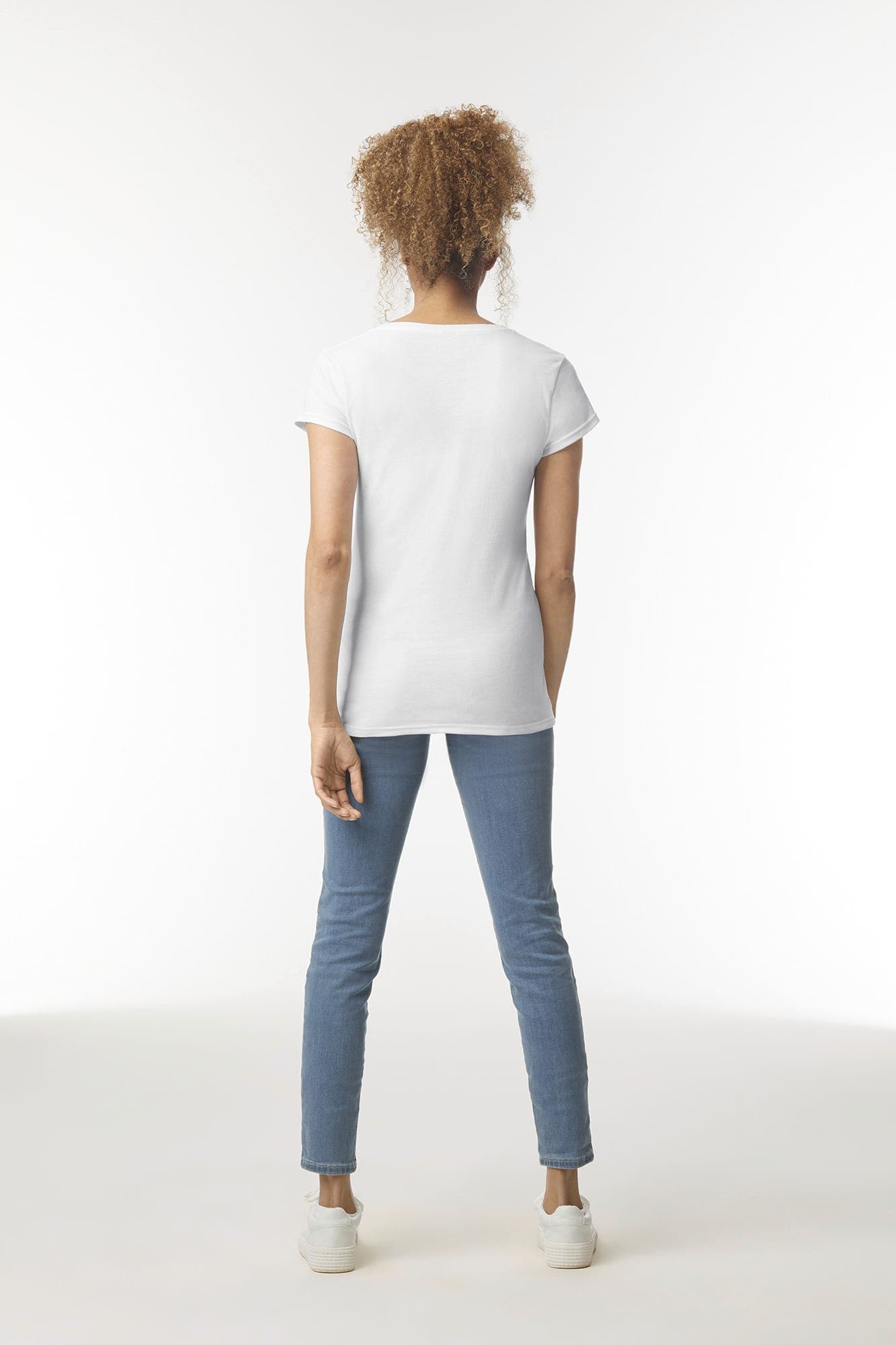 T-shirt femme col v Softstyle en situation