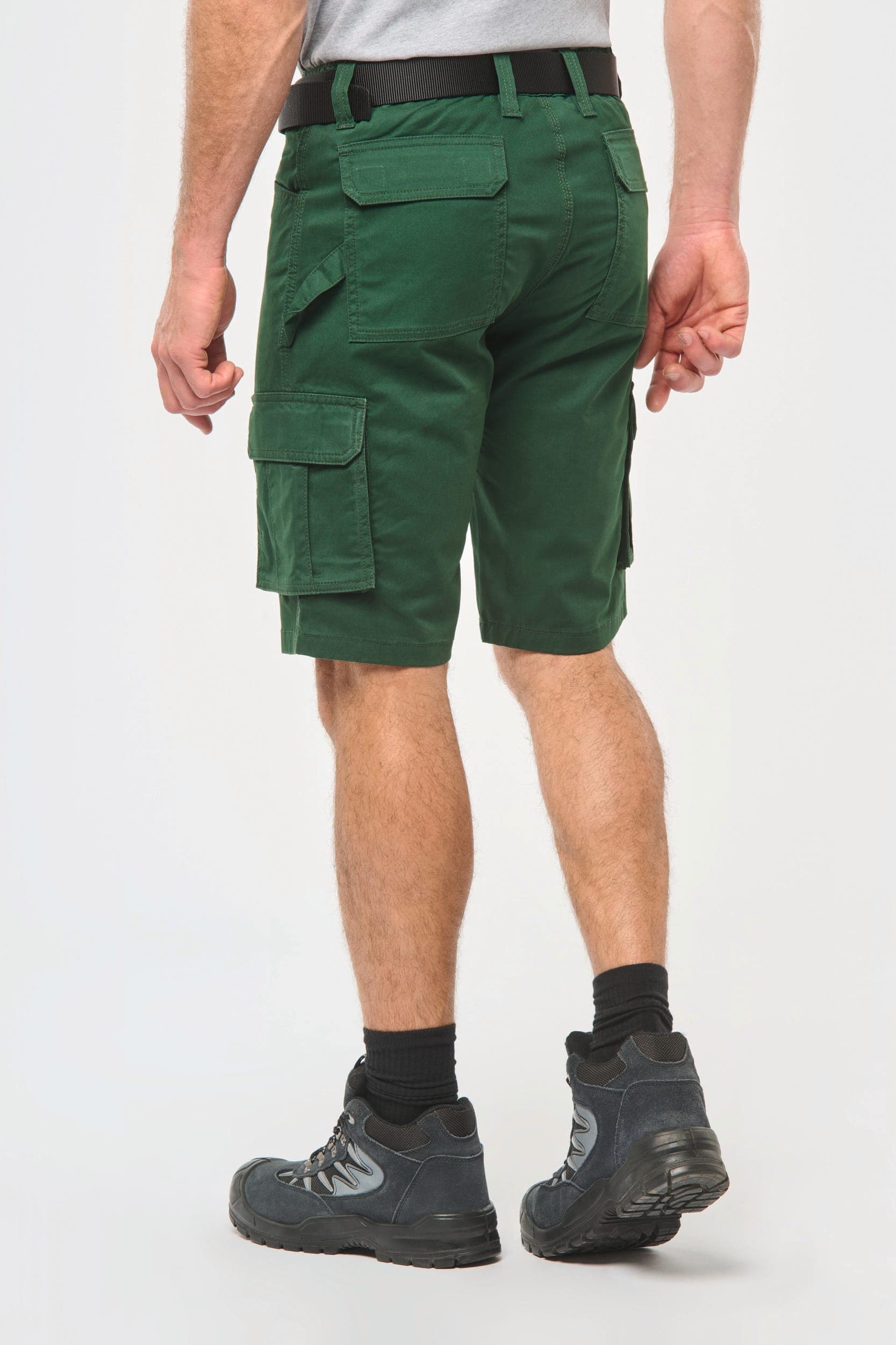 Bermuda multipoches écoresponsable homme en situation