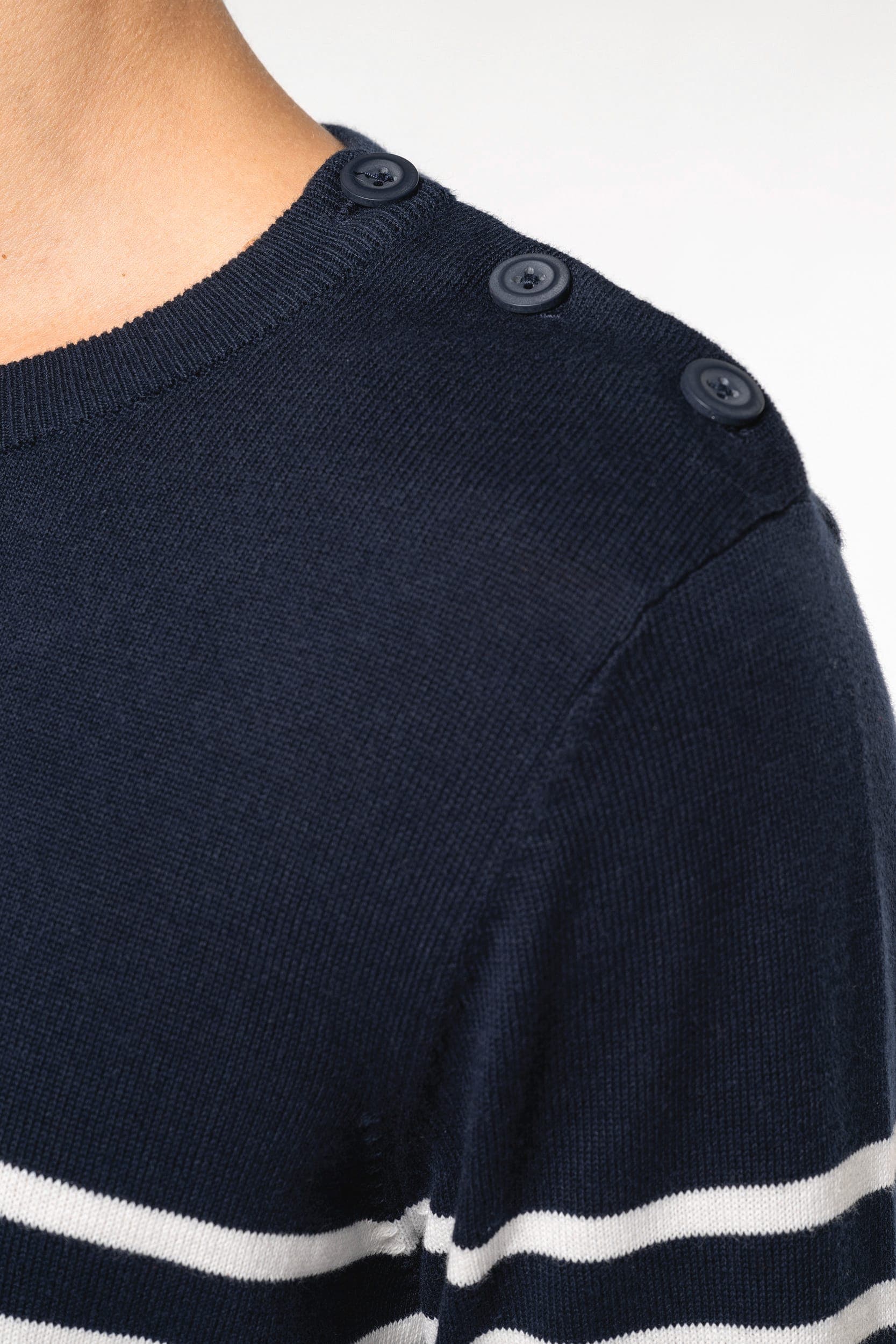 Pull marin homme en situation
