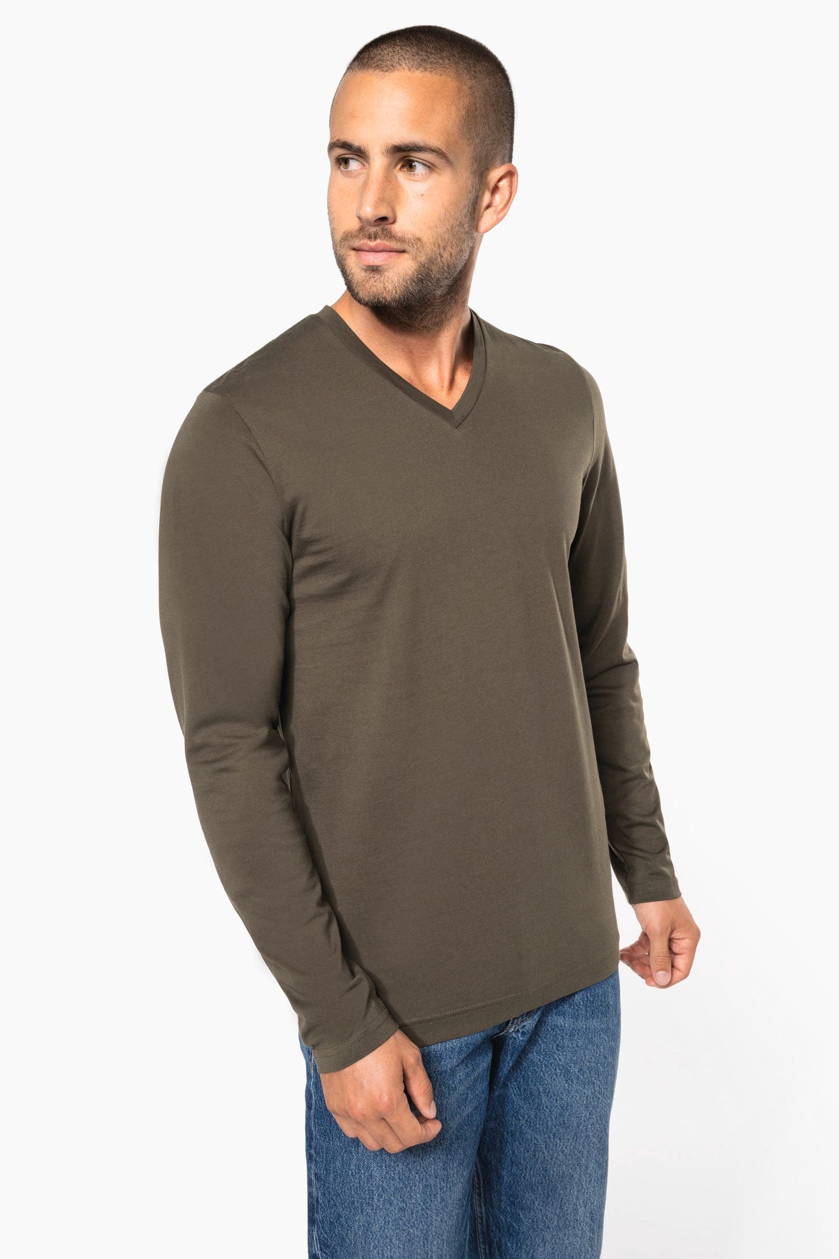 T-shirt col V manches longues homme en situation