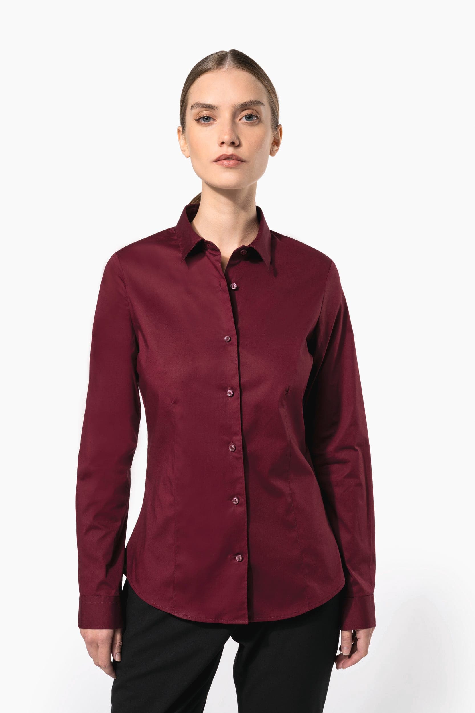 Chemise coton / élasthanne manches longues femme en situation