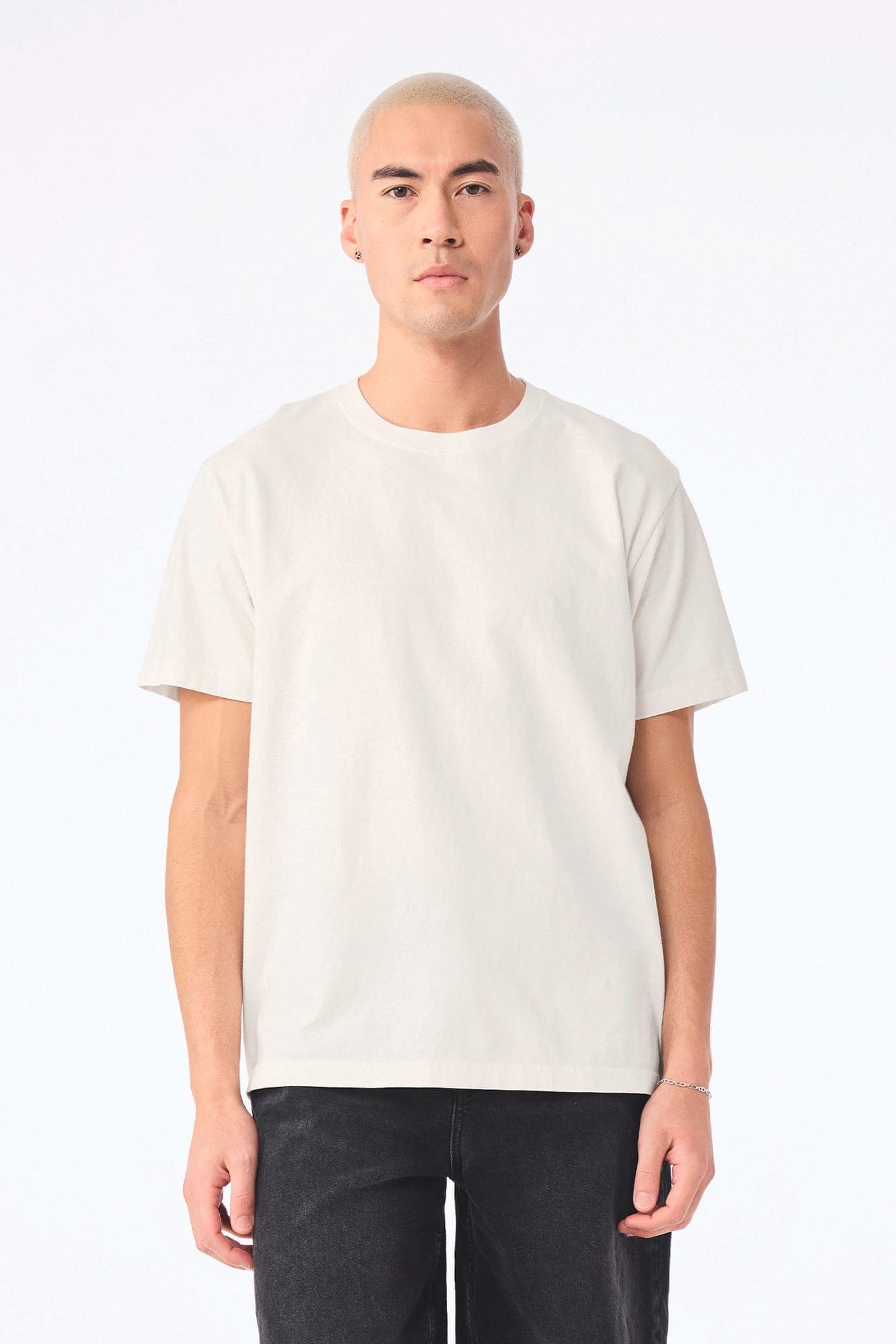 T-shirt délavé épais unisexe en situation