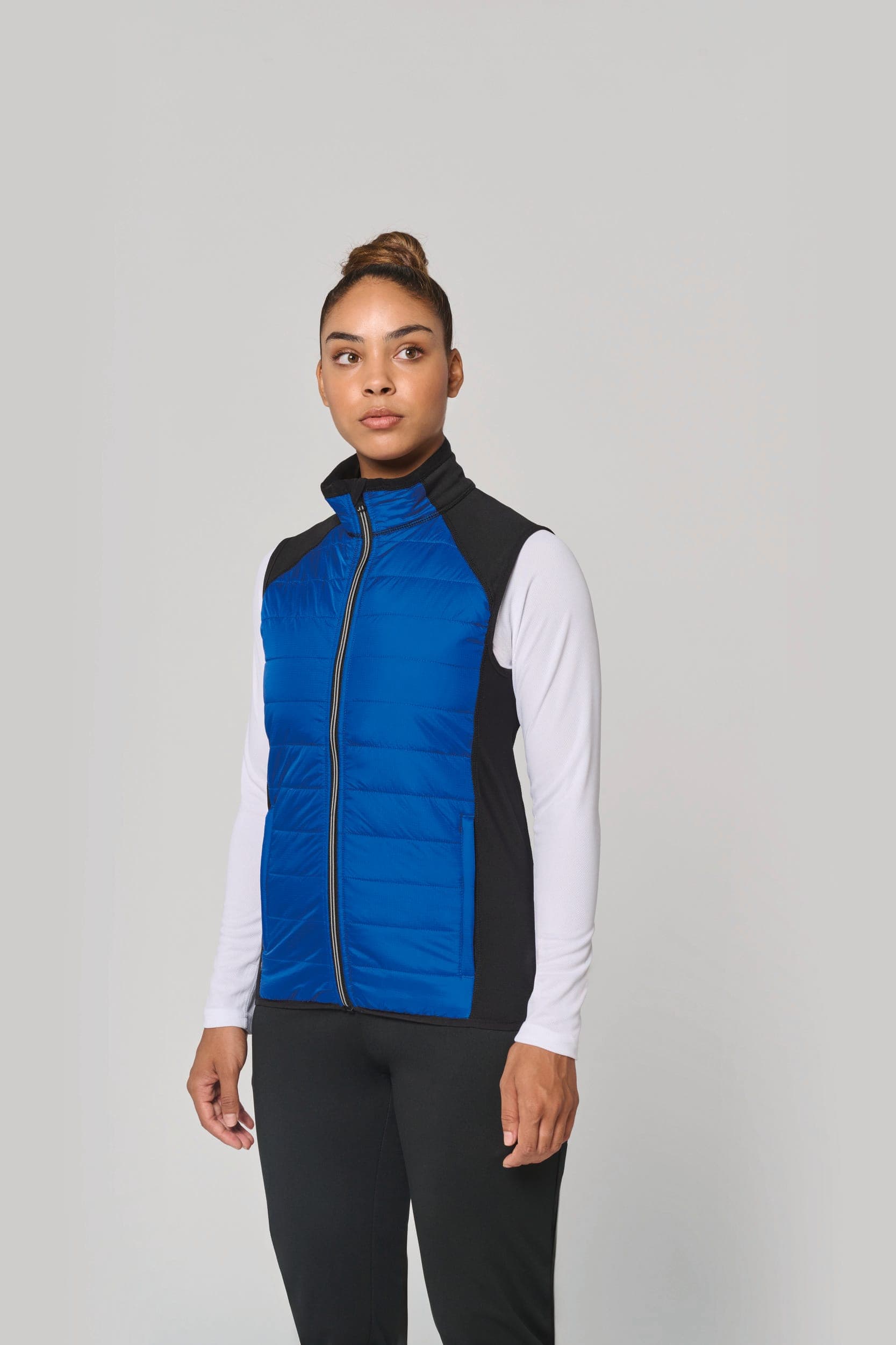 Veste sport bi-matière sans manches unisexe en situation