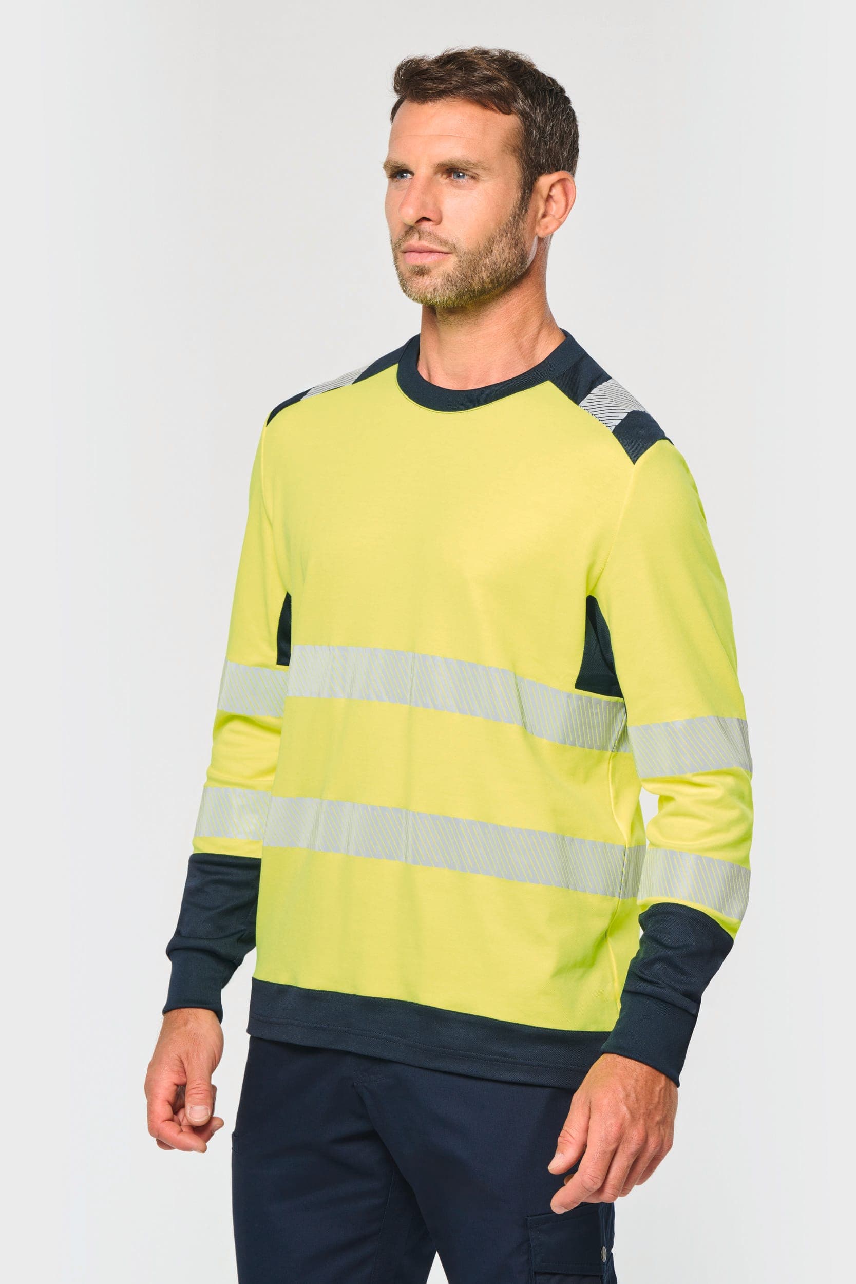 T-shirt de sécurité recyclé col rond manches longues unisexe en situation