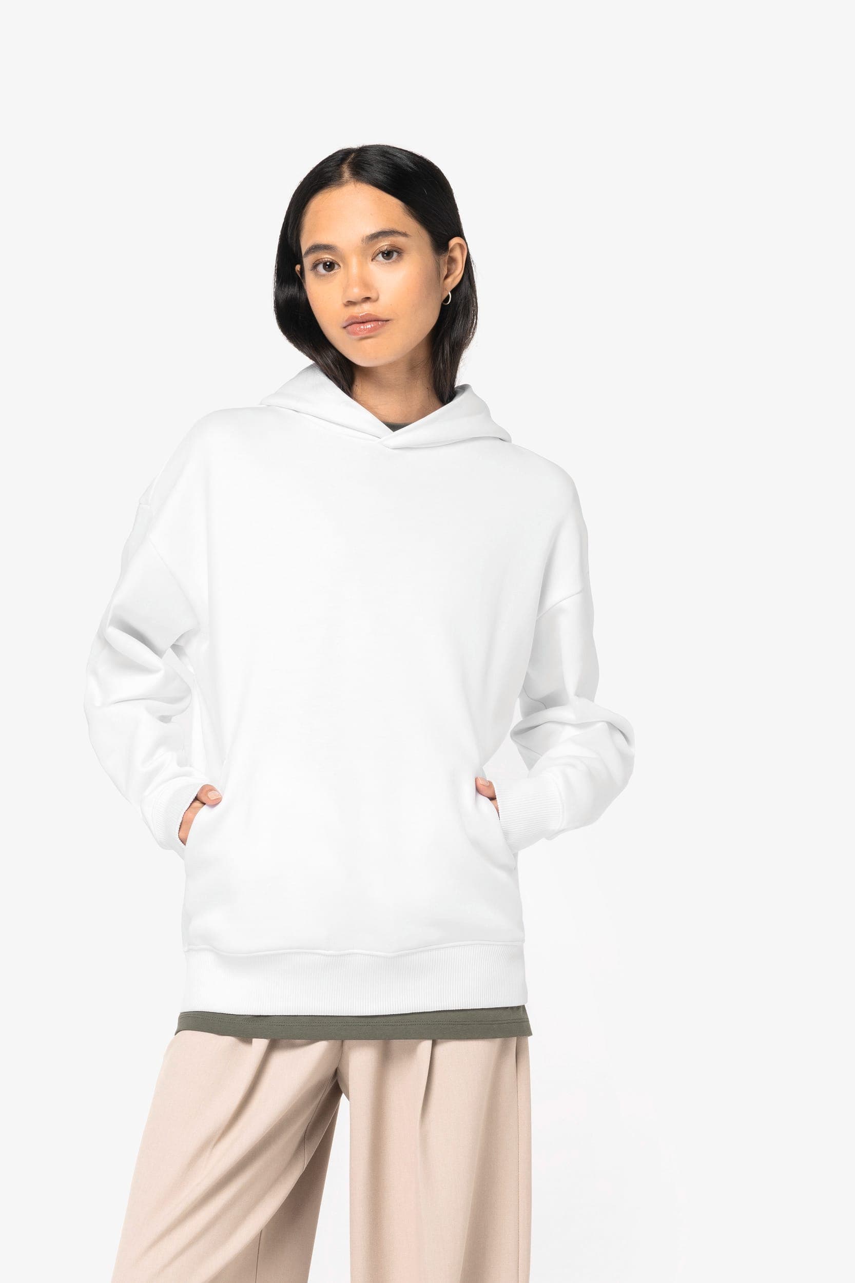 Sweat-shirt écoresponsable à capuche oversize unisexe en situation