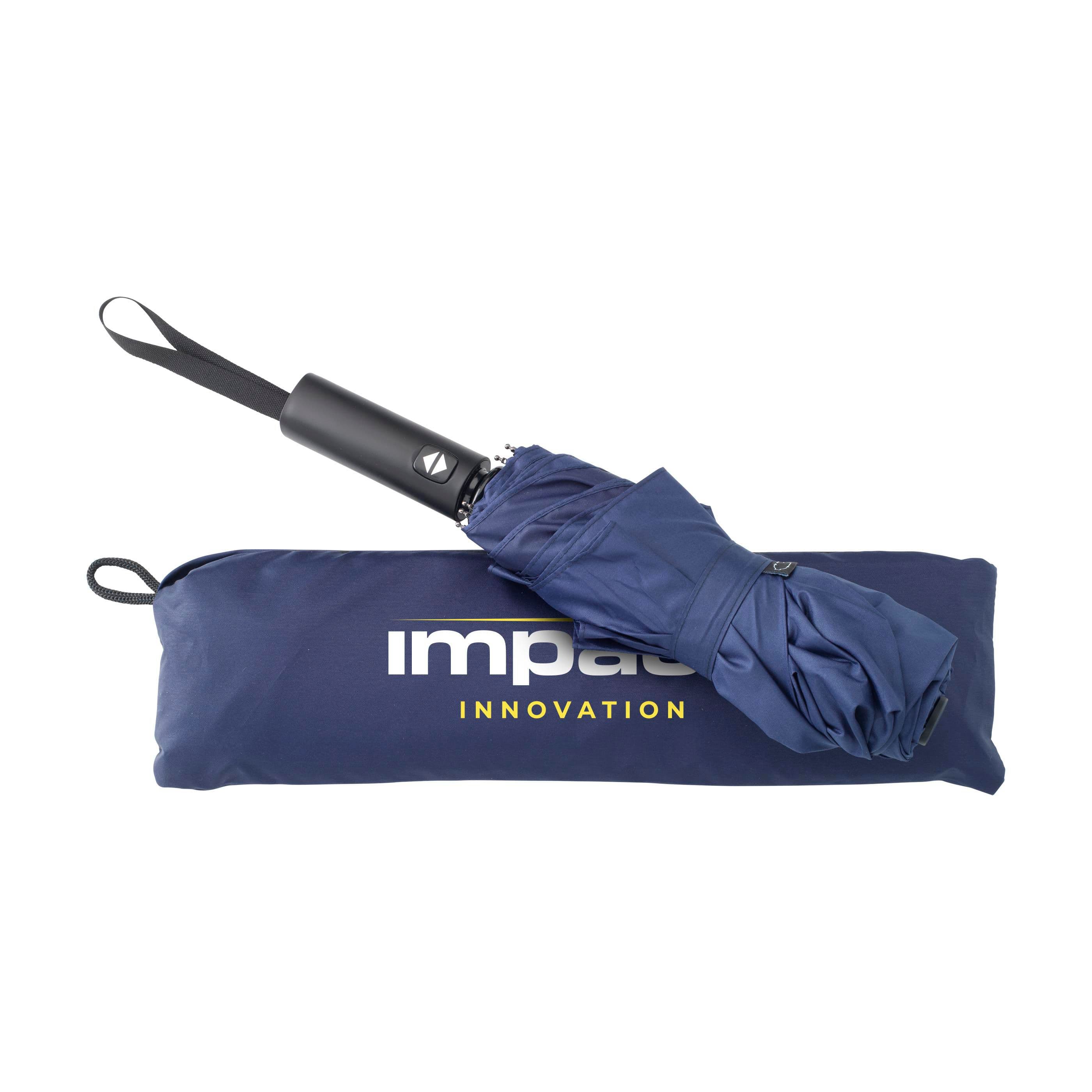 Parapluie pliable Nimbro RCS RPET 21 pouces en situation