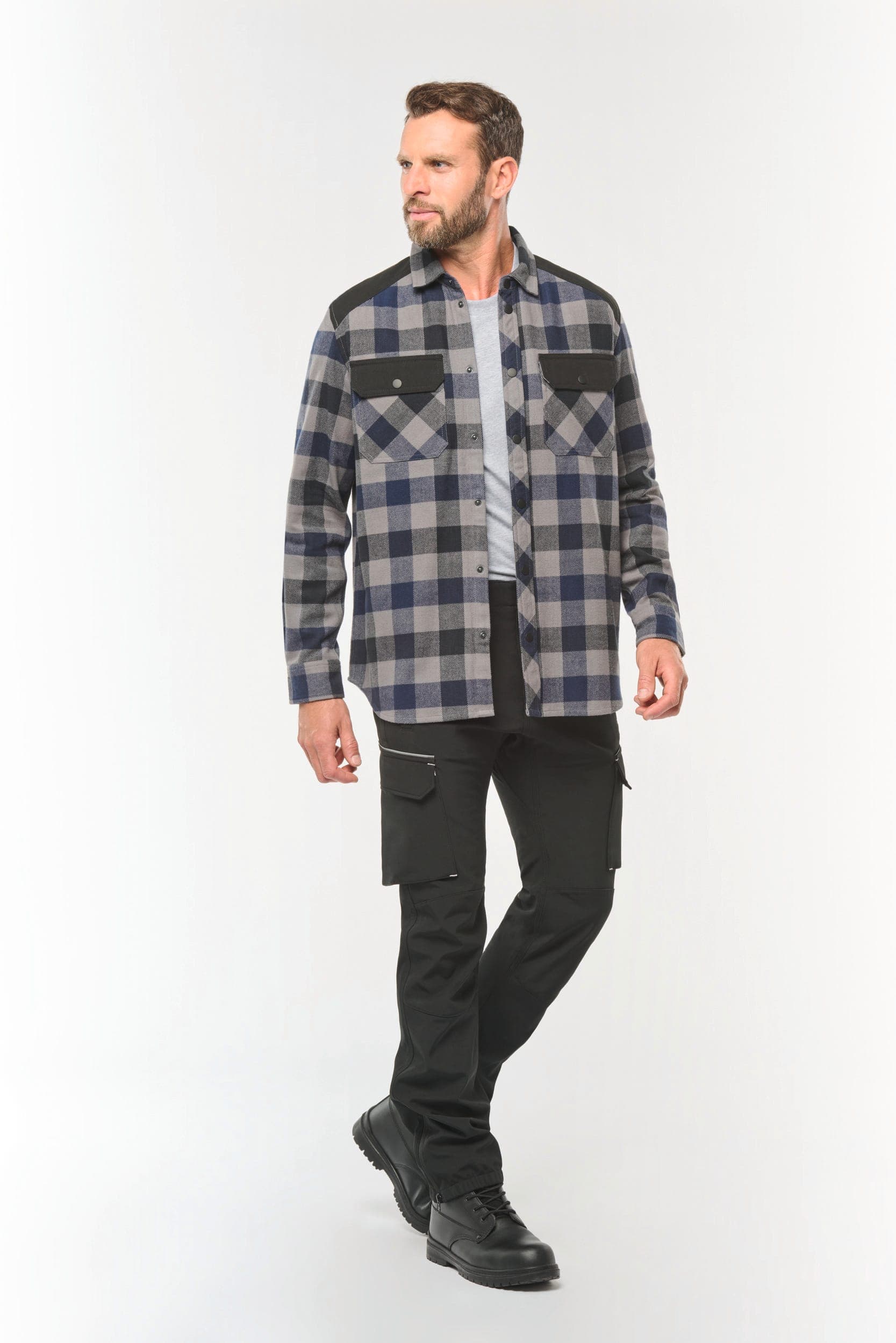 Chemise à carreaux avec poches homme en situation